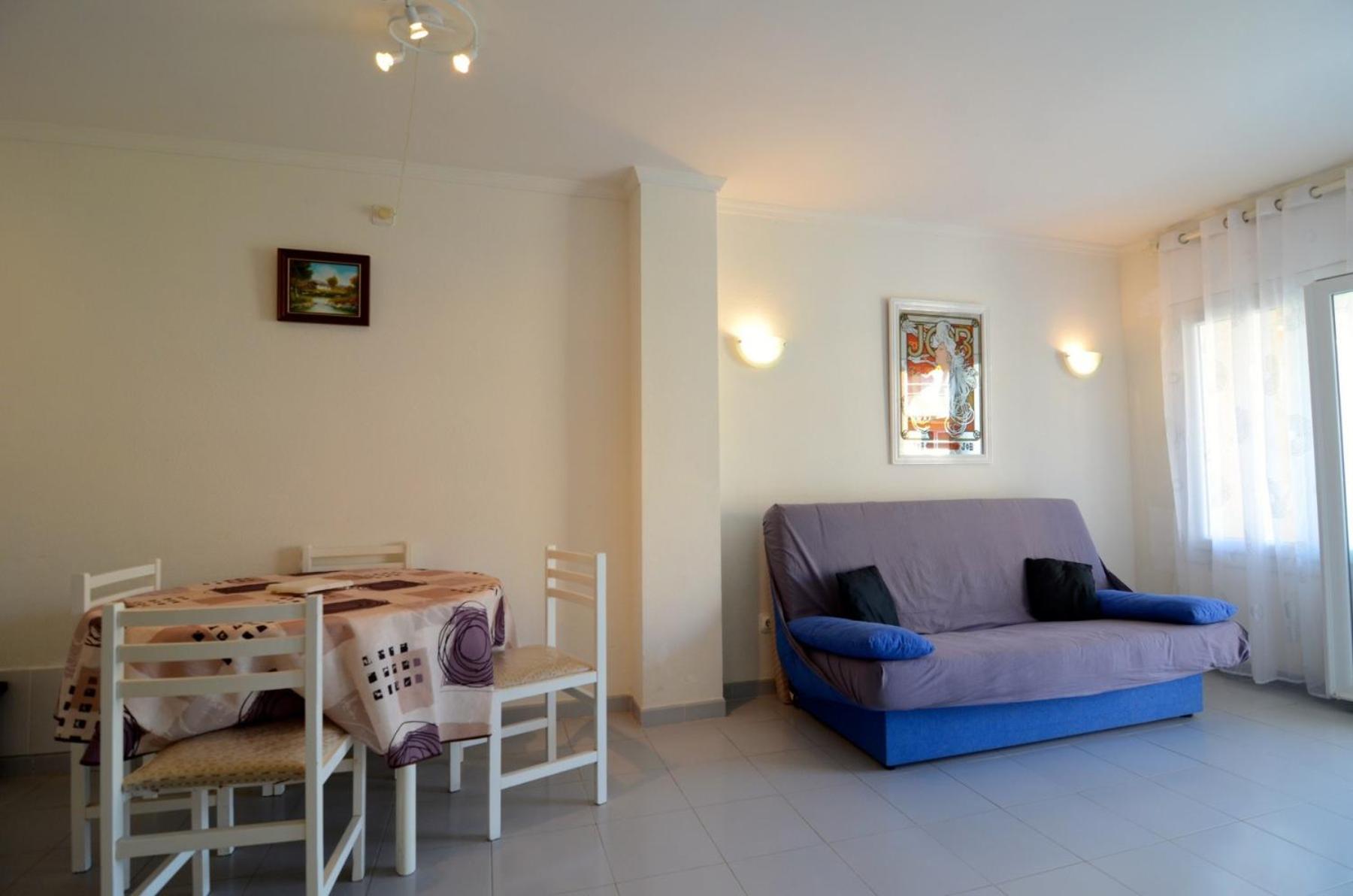 Apartamento con vista a la piscina