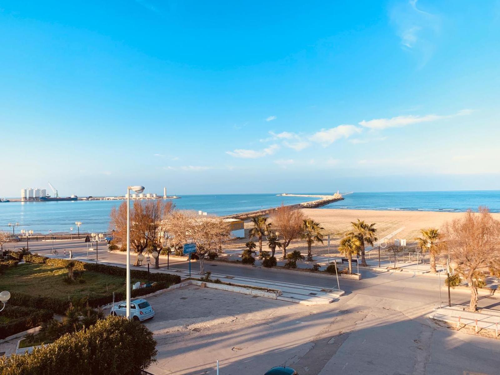 Deluxe Double Room with Sea View - Photo 4