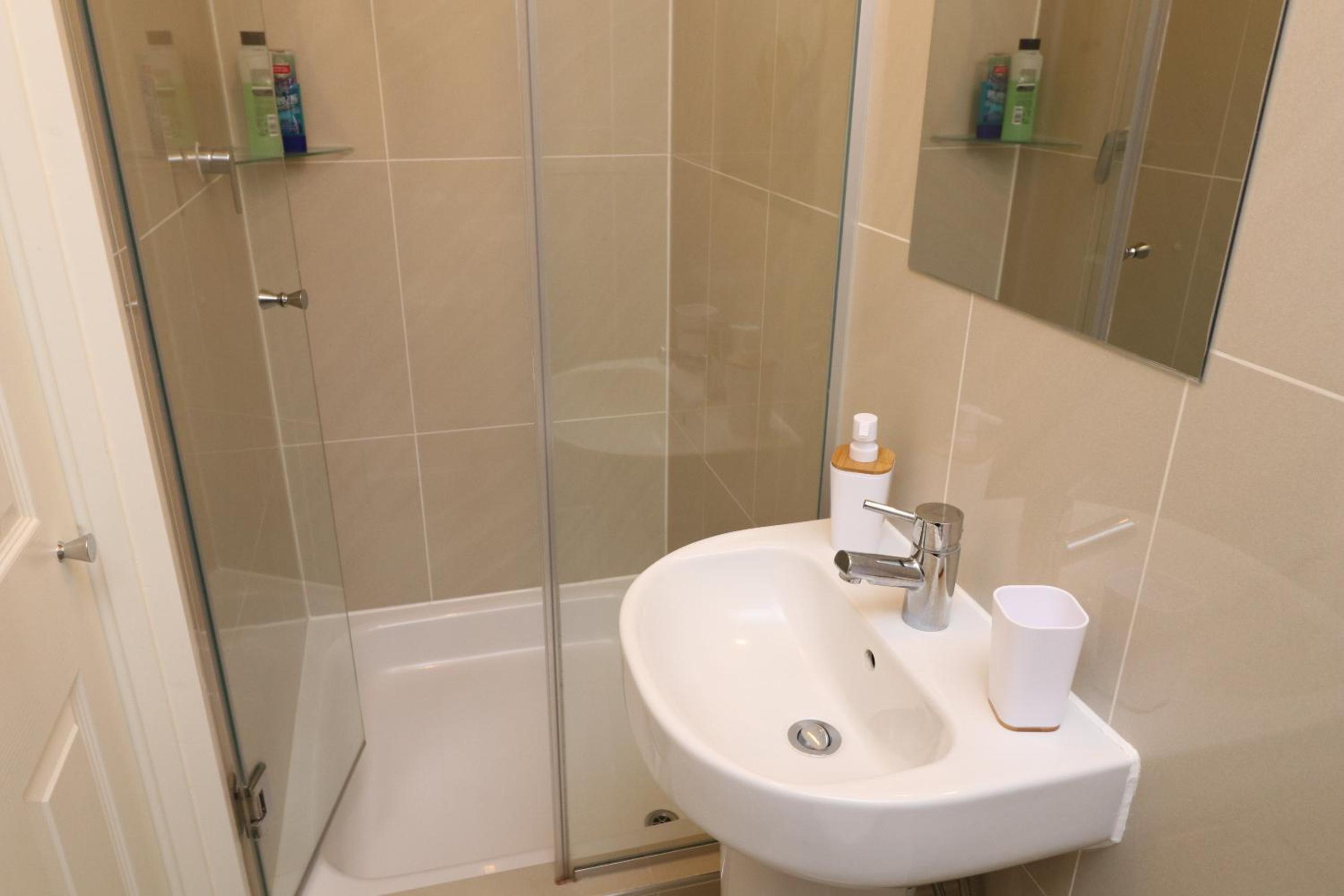 Triple Room with Private Bathroom - Photo 19
