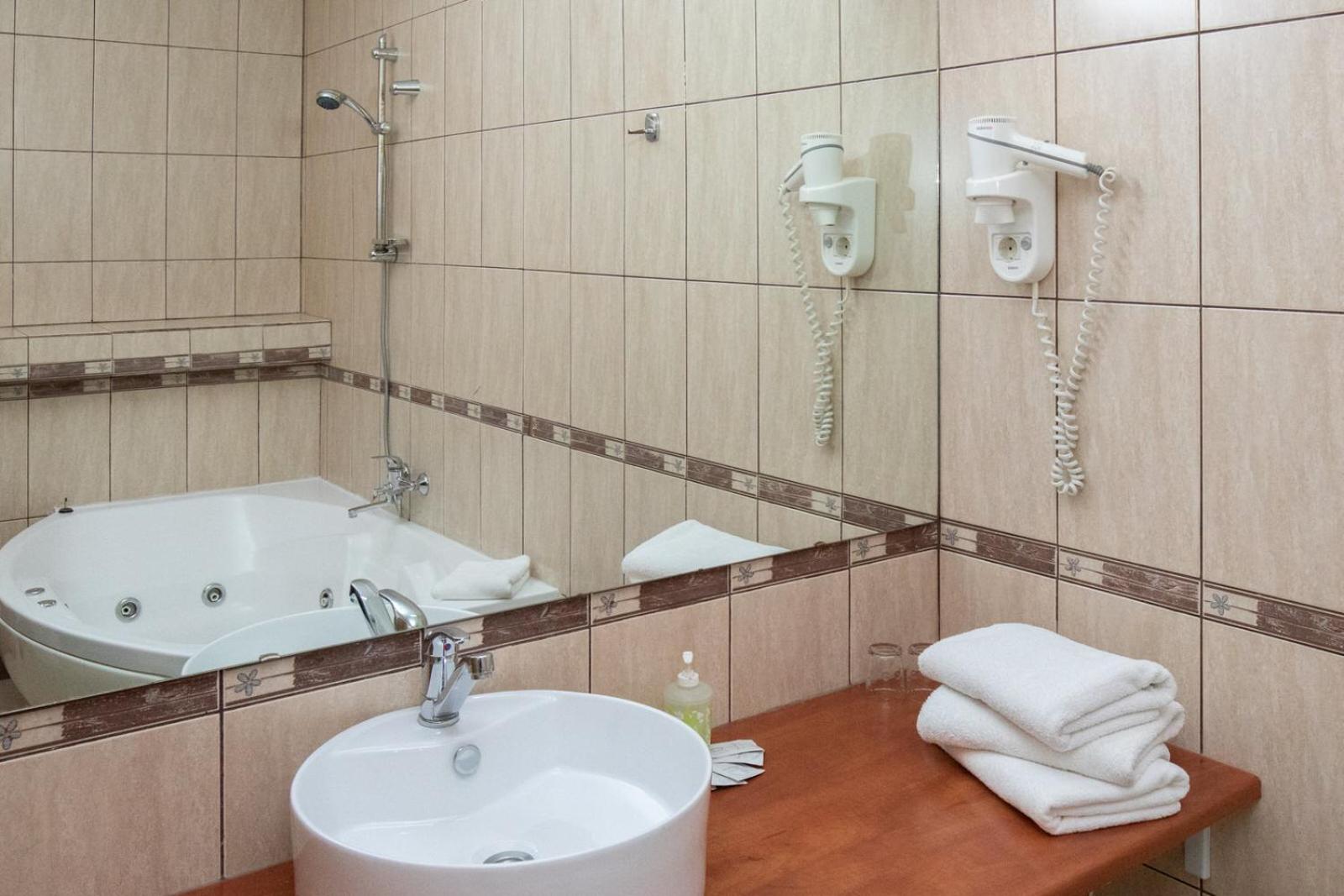 Suite - Photo 2