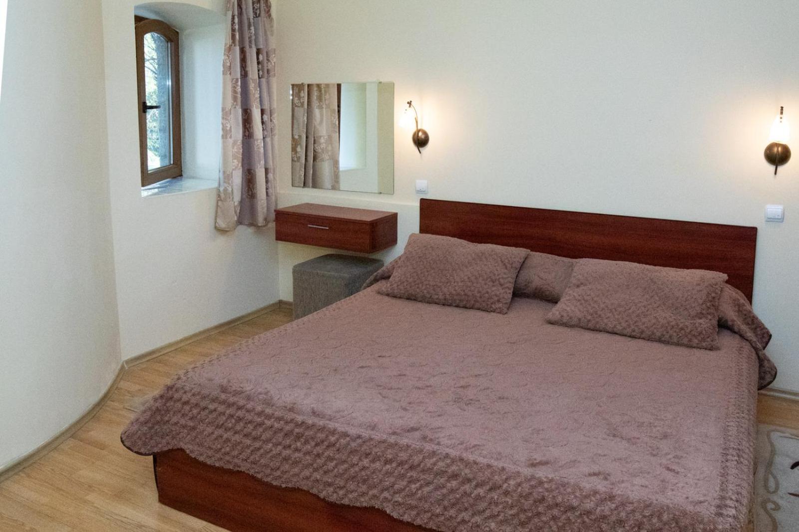 Suite - Photo 1