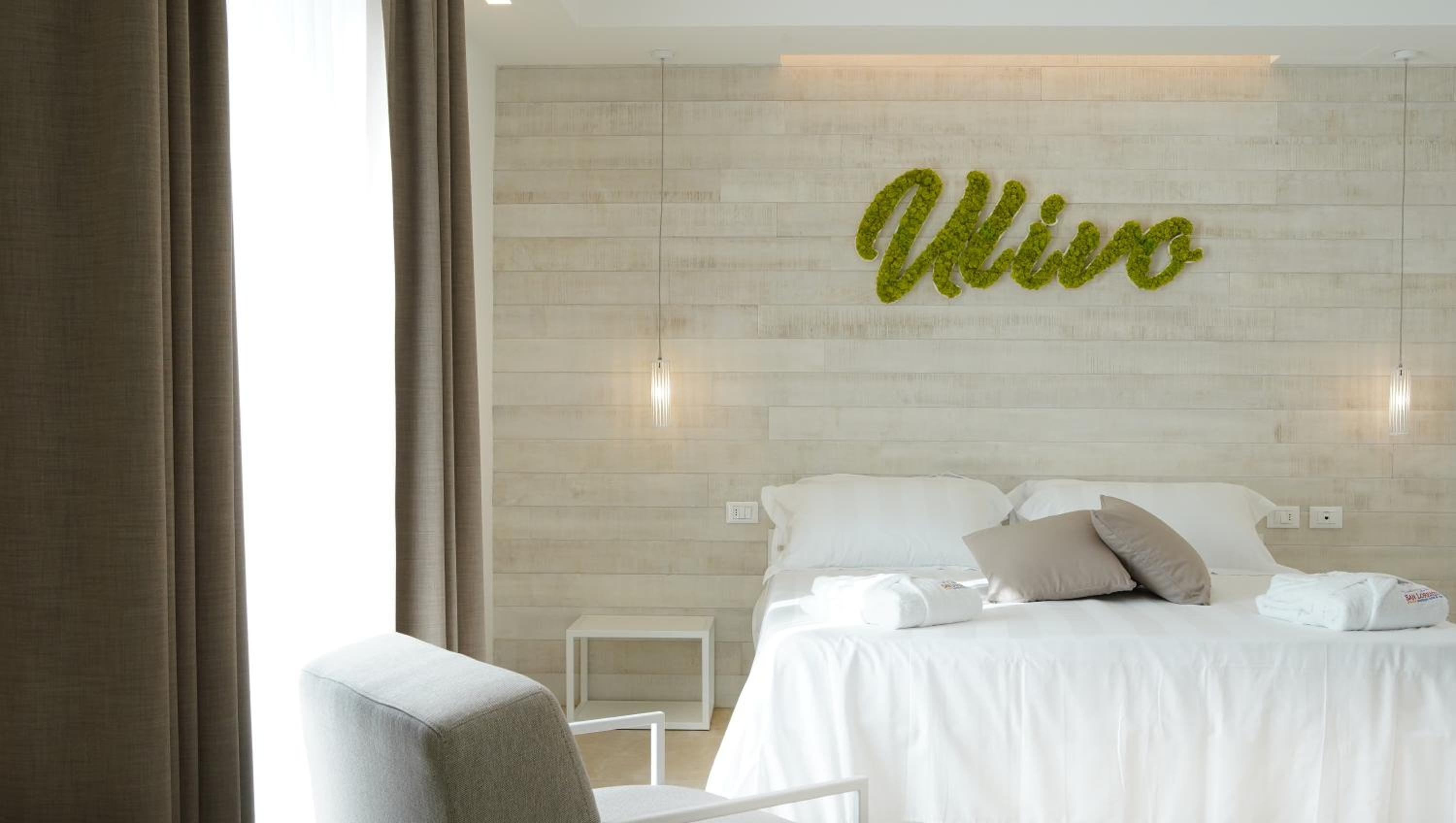 Suite with Spa Bath - Photo 1