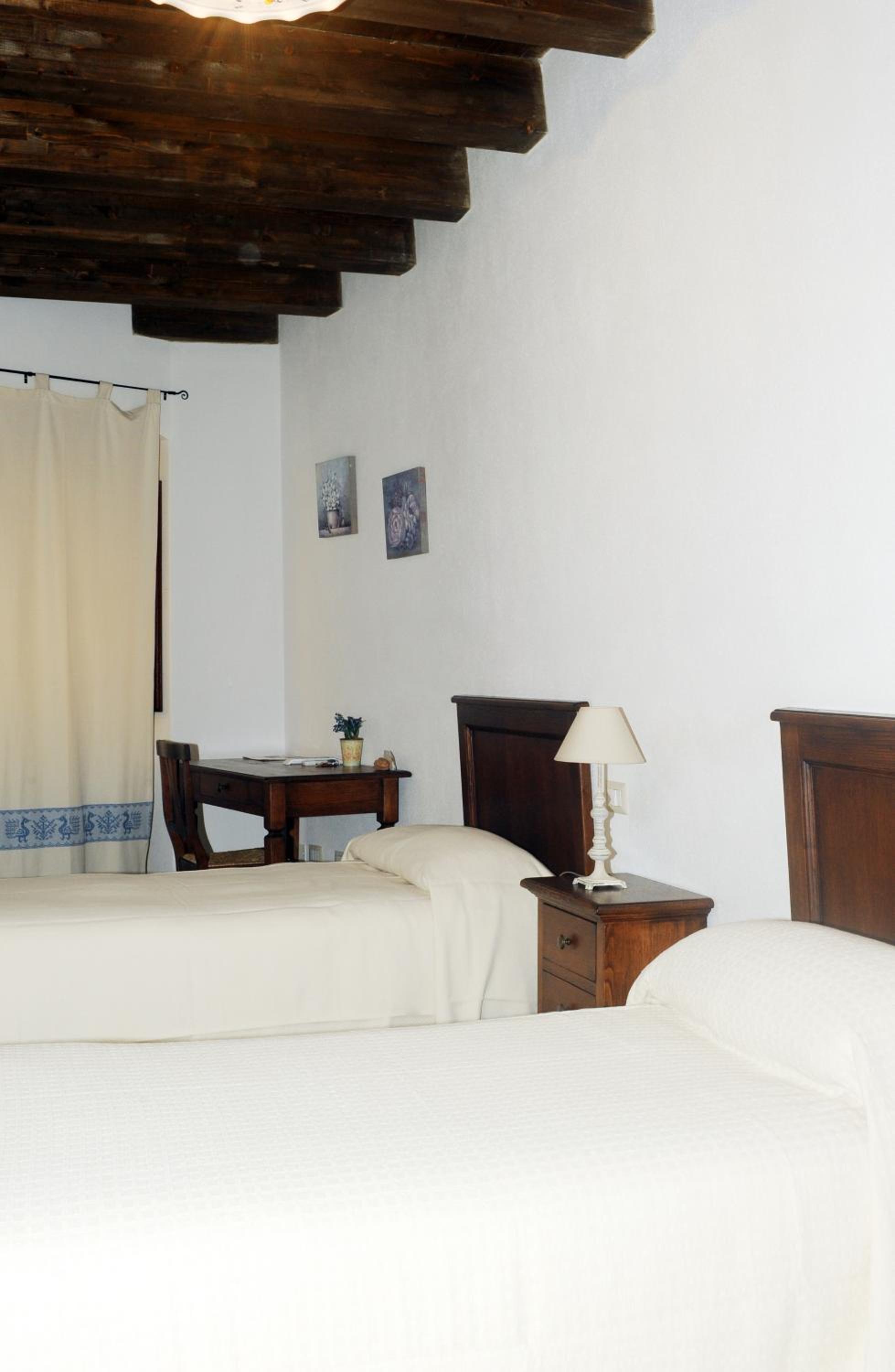 Large Double or Twin Room - Photo 3
