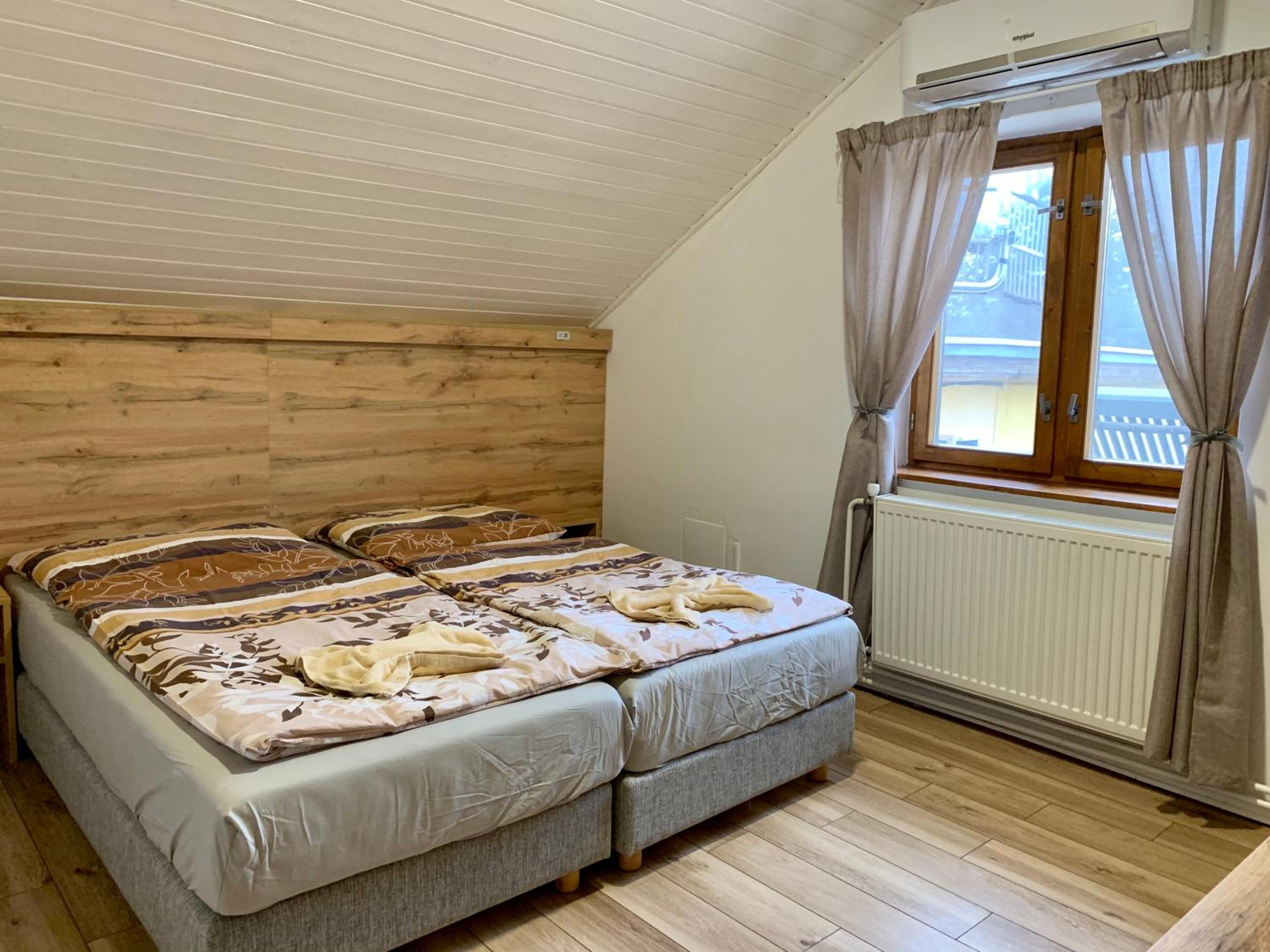 Double Room with Private Bathroom - Photo 1