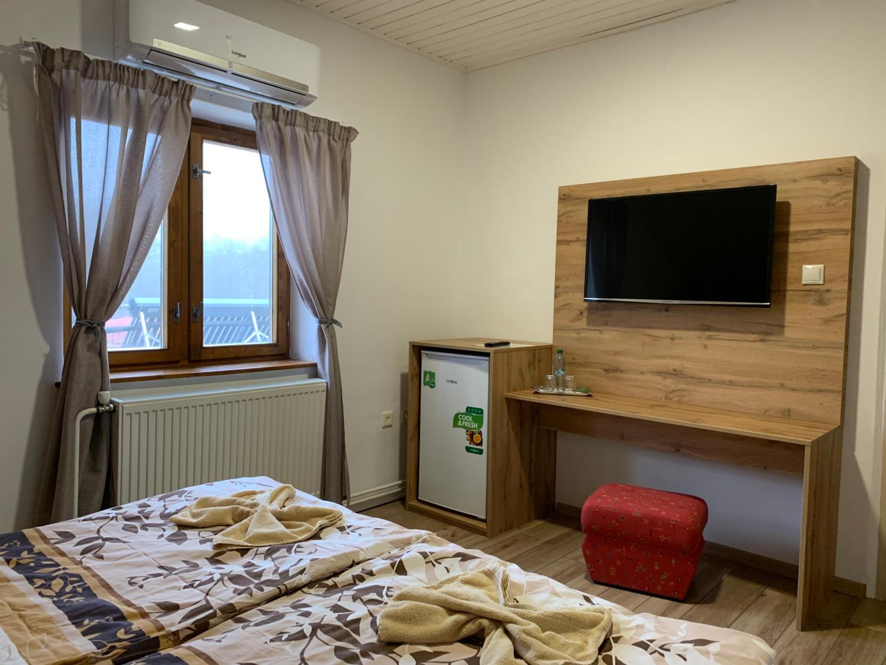 Double Room with Private Bathroom - Photo 3