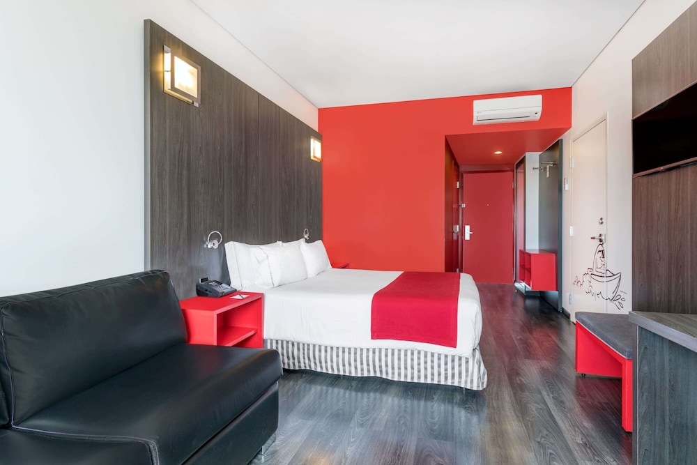 Room, 1 Queen Bed, Non Smoking - Photo 11