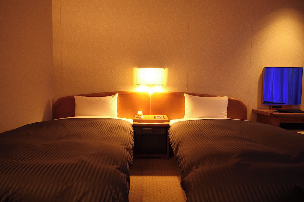Standard Twin Room, Non Smoking (Please book as an adult if your child needs a bed) - Photo 5