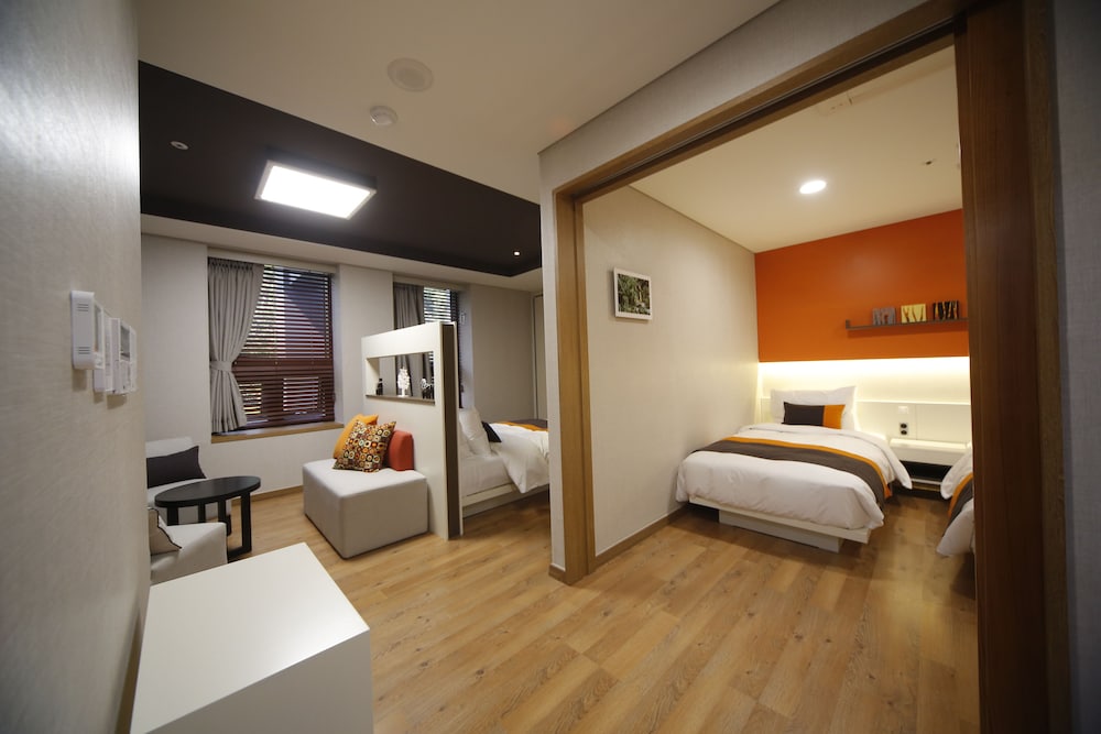 Suite - Local Activity D/C Voucher Provided. (20%~)