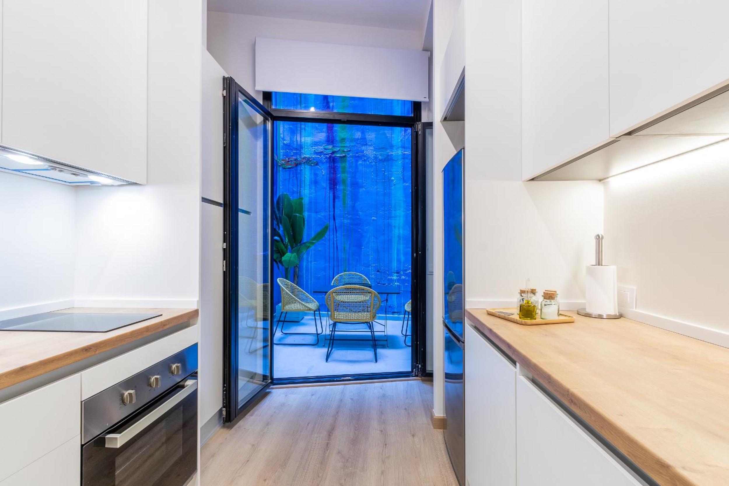 Apartment with Terrace - Photo 31
