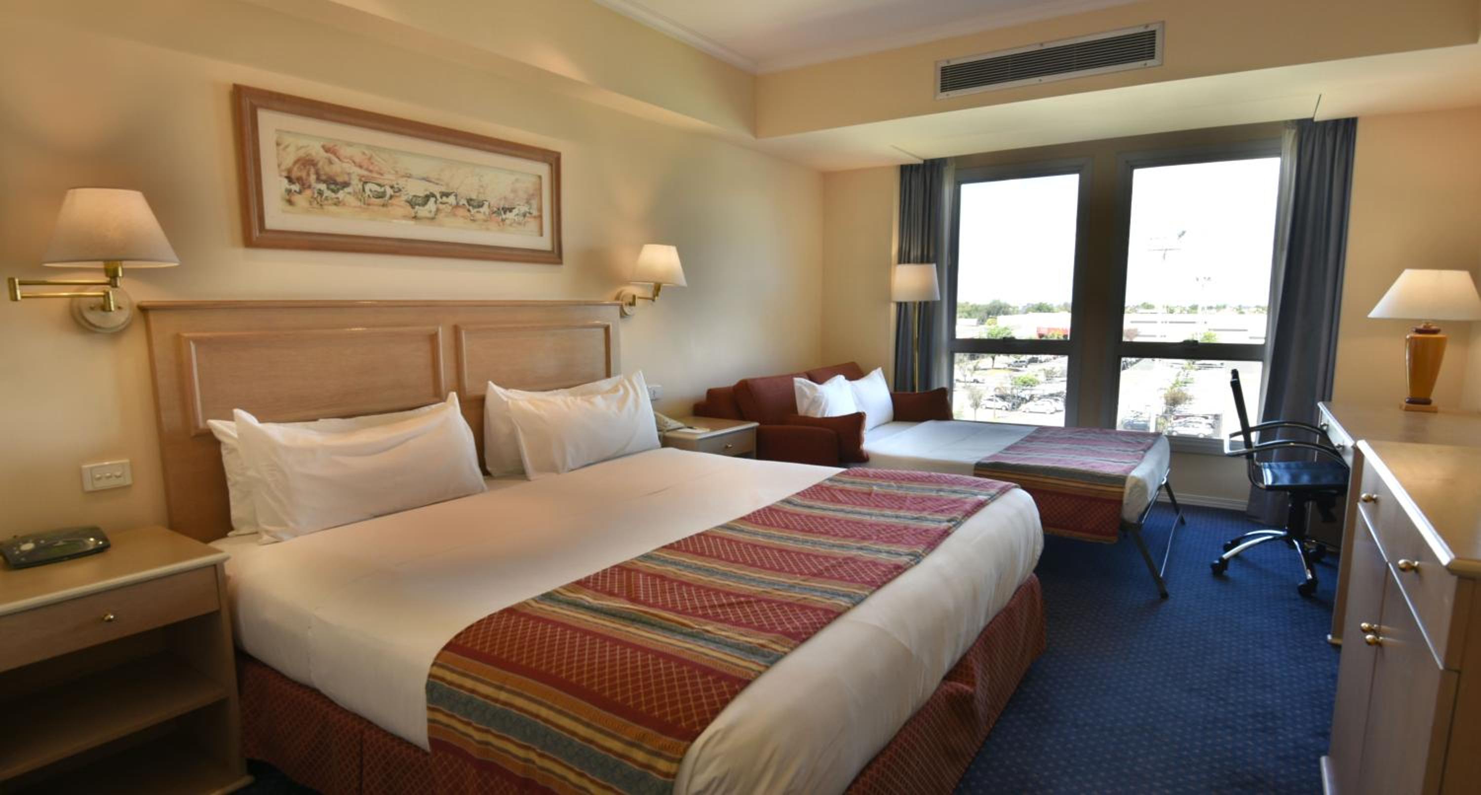 Standard King Room with Sofa Bed thumbnail 6