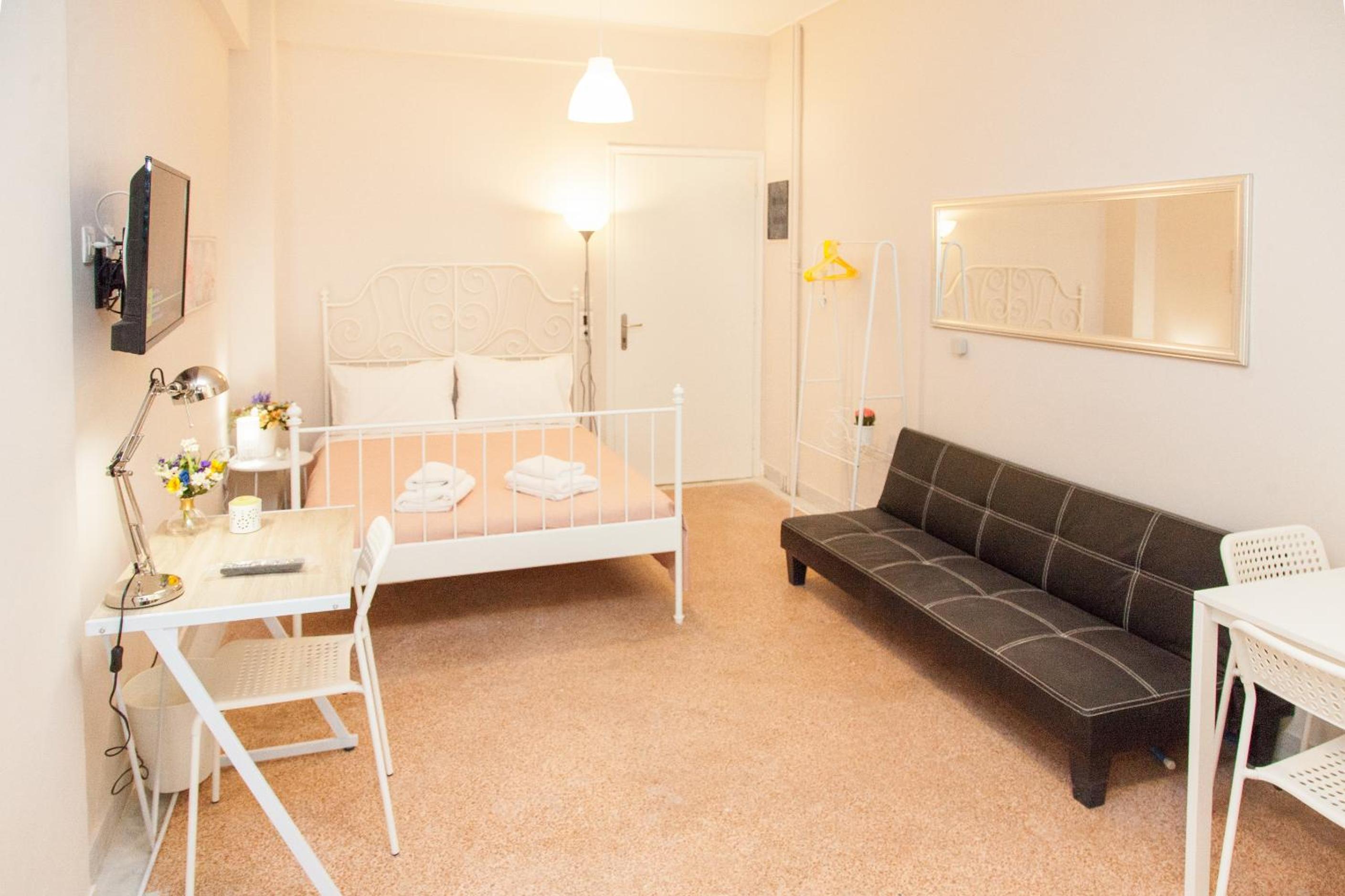 Studio With Shared Bathroom