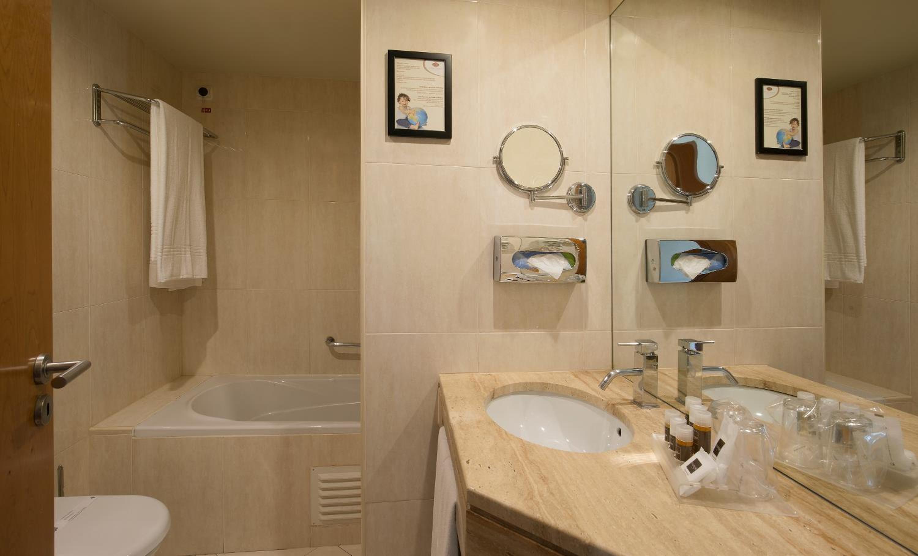 Twin Room - Photo 5