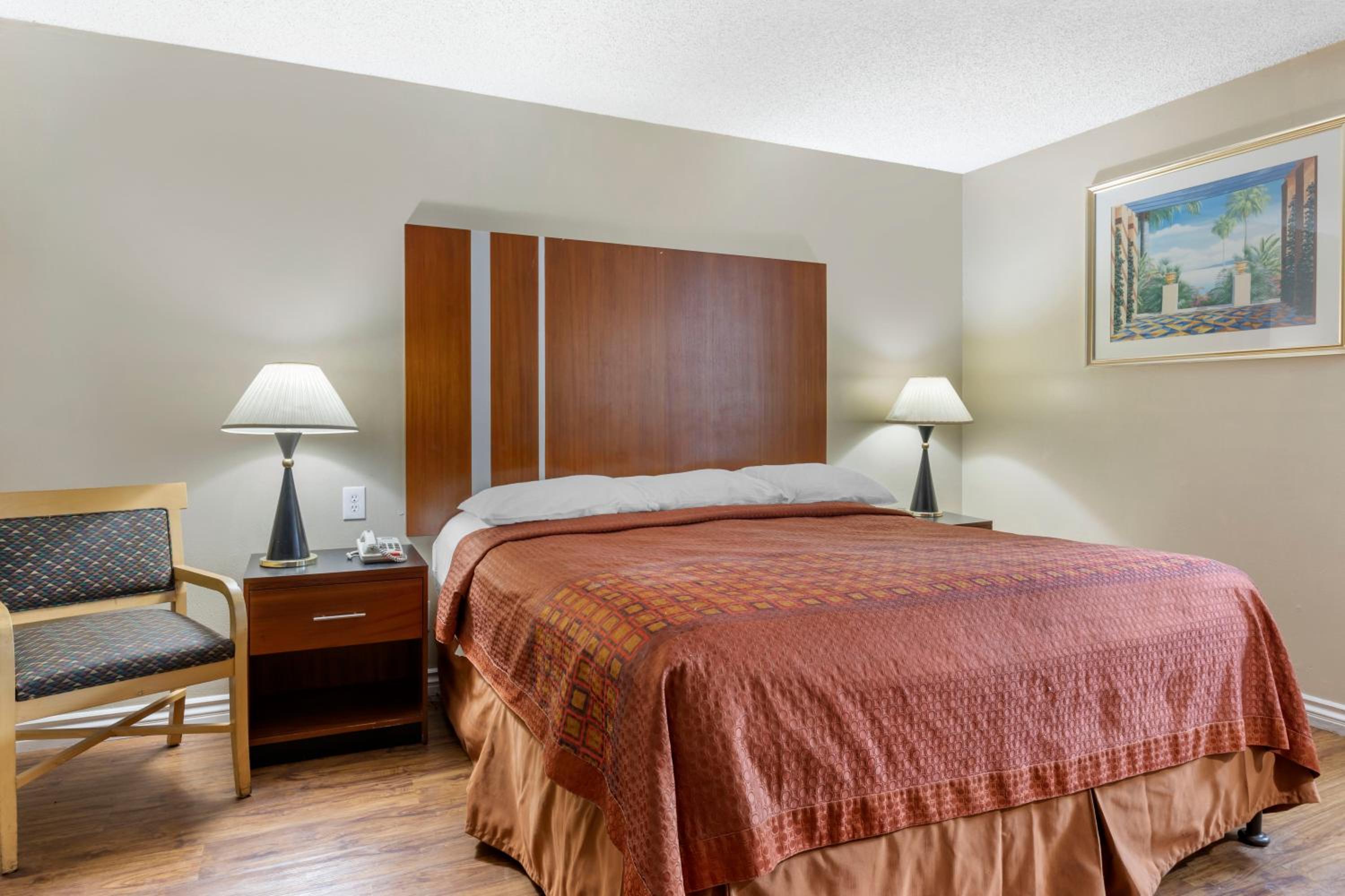 Single Room - Disability Access photo 3
