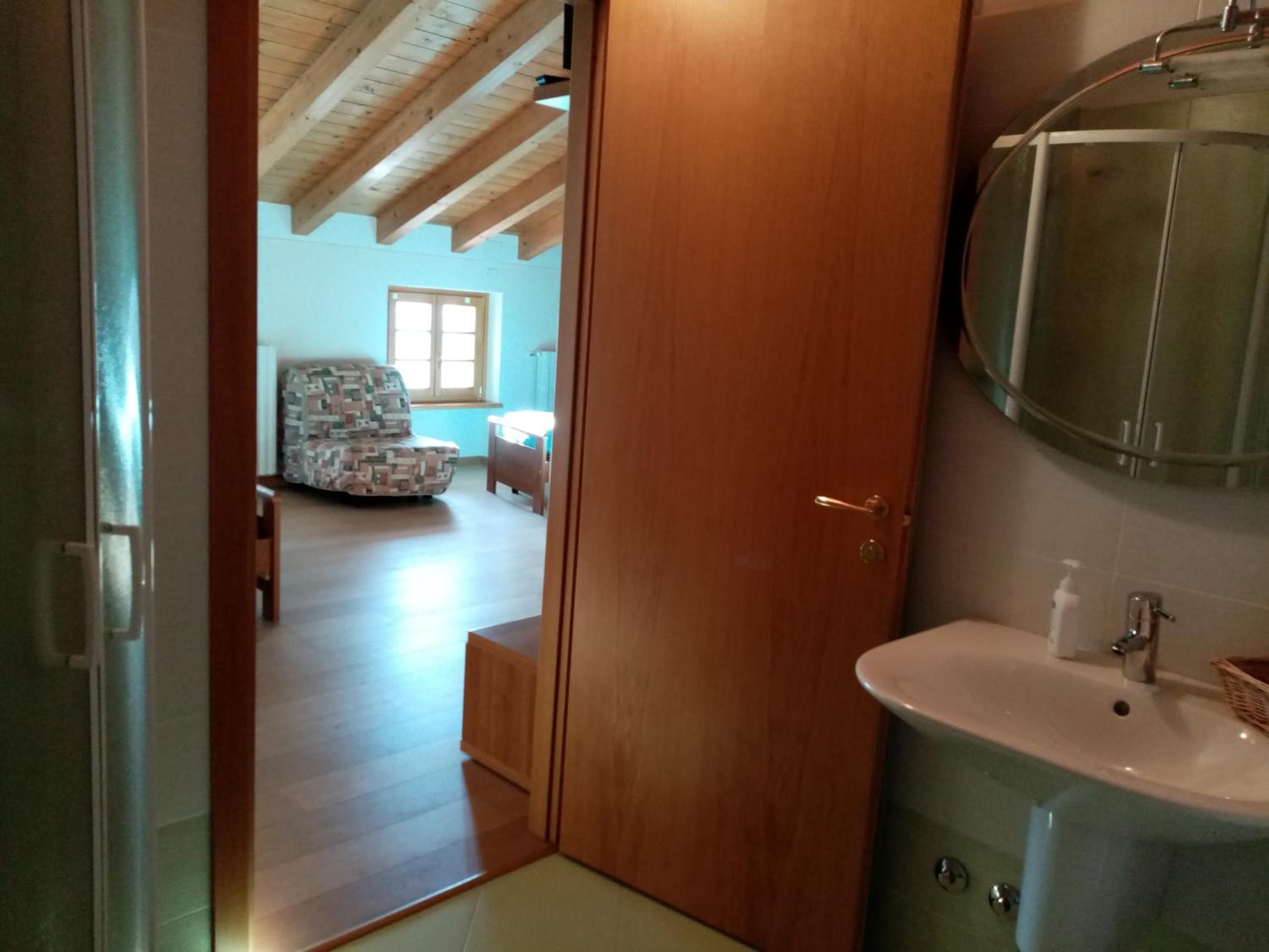 Family Room with Private Bathroom - Photo 4