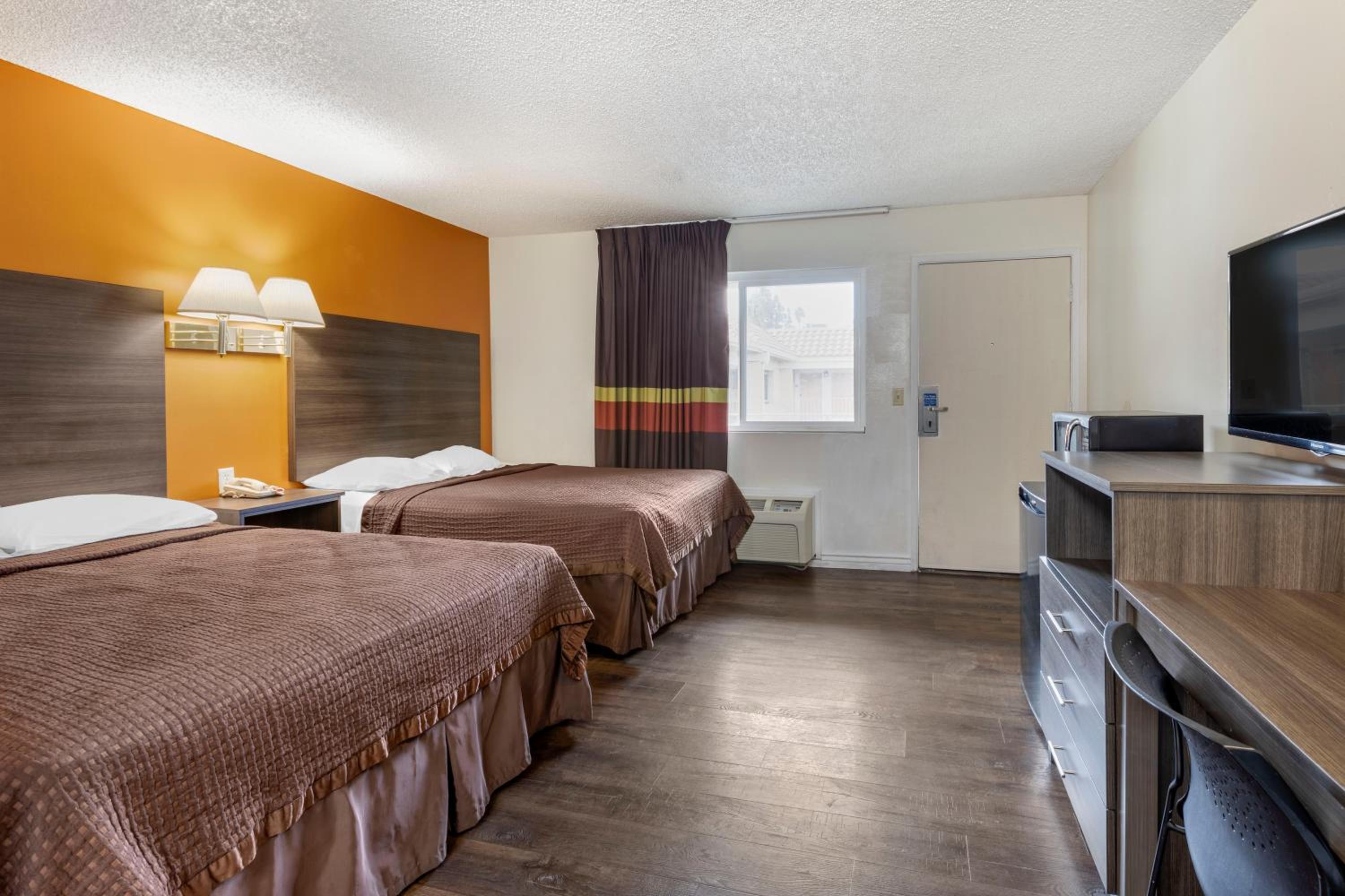 Queen Room With Two Queen Beds - Non-Smoking photo 1