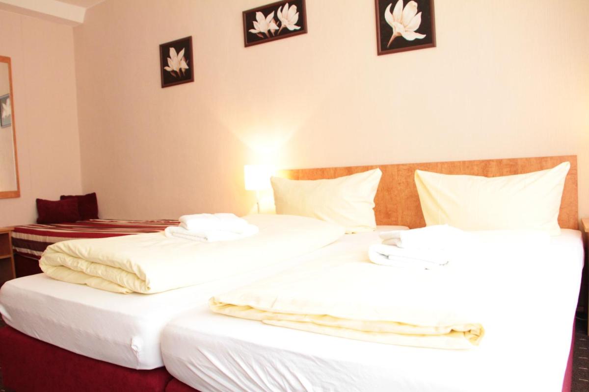Double or Twin Room - Annex (300 meter) photo 2