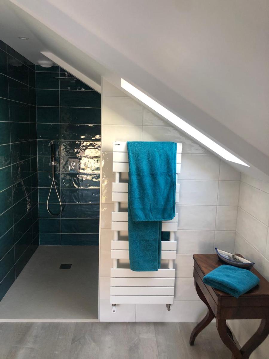 Deluxe Double Room (2 Adults + 1 Child) photo 2
