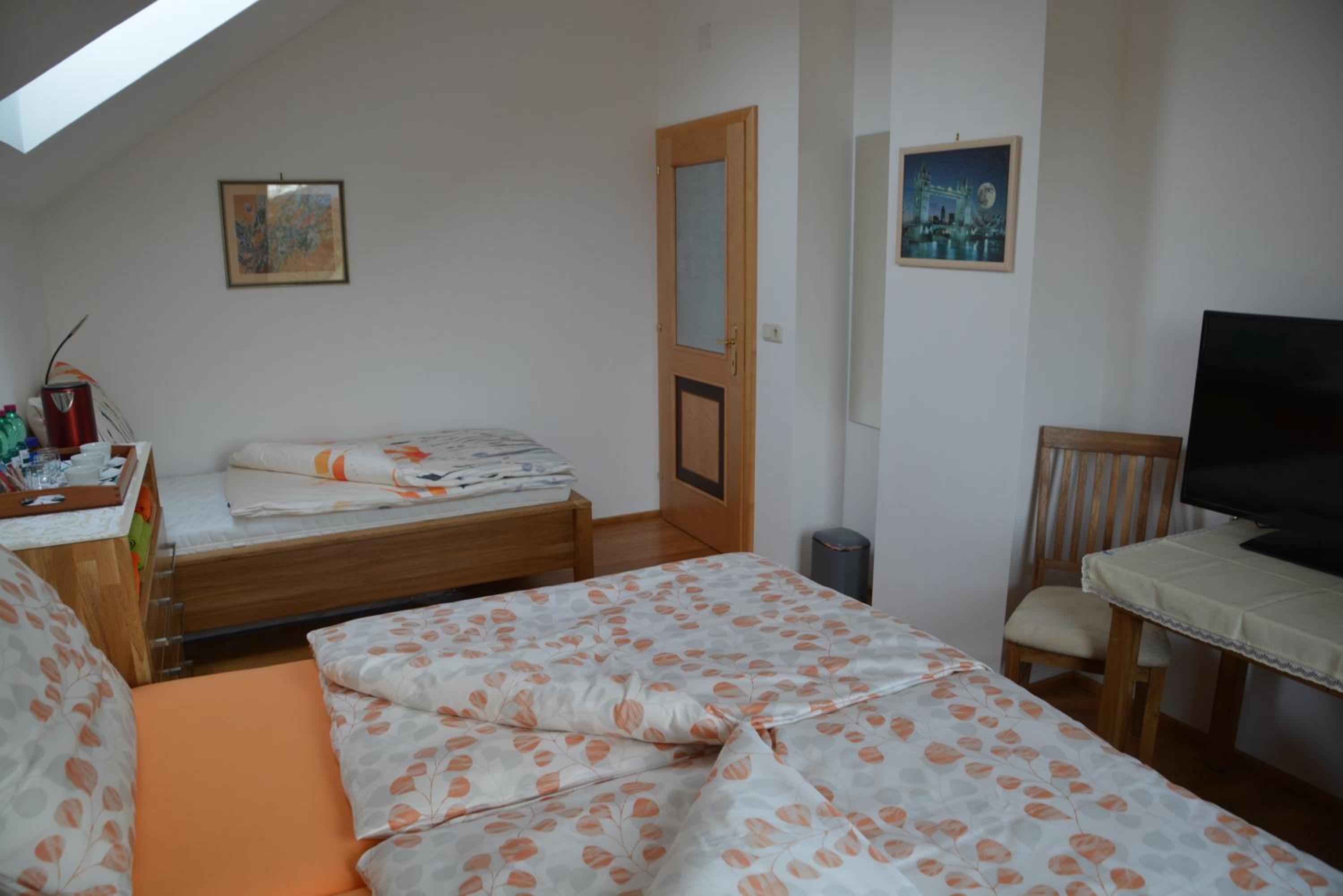 Deluxe Room (2 Adults + 1 Child) photo 1