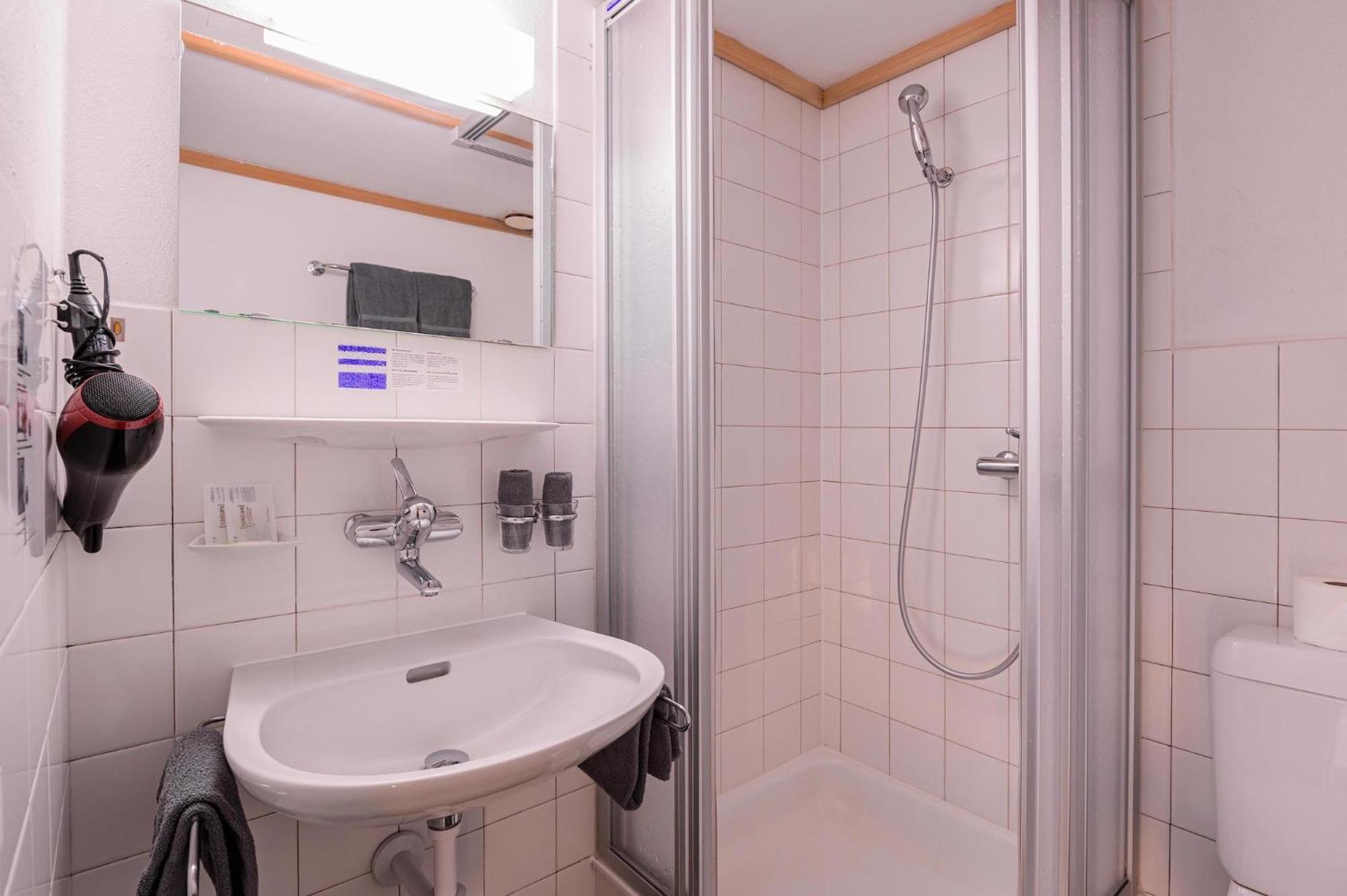 Double or Twin Room with Eiger View and Balcony photo 2