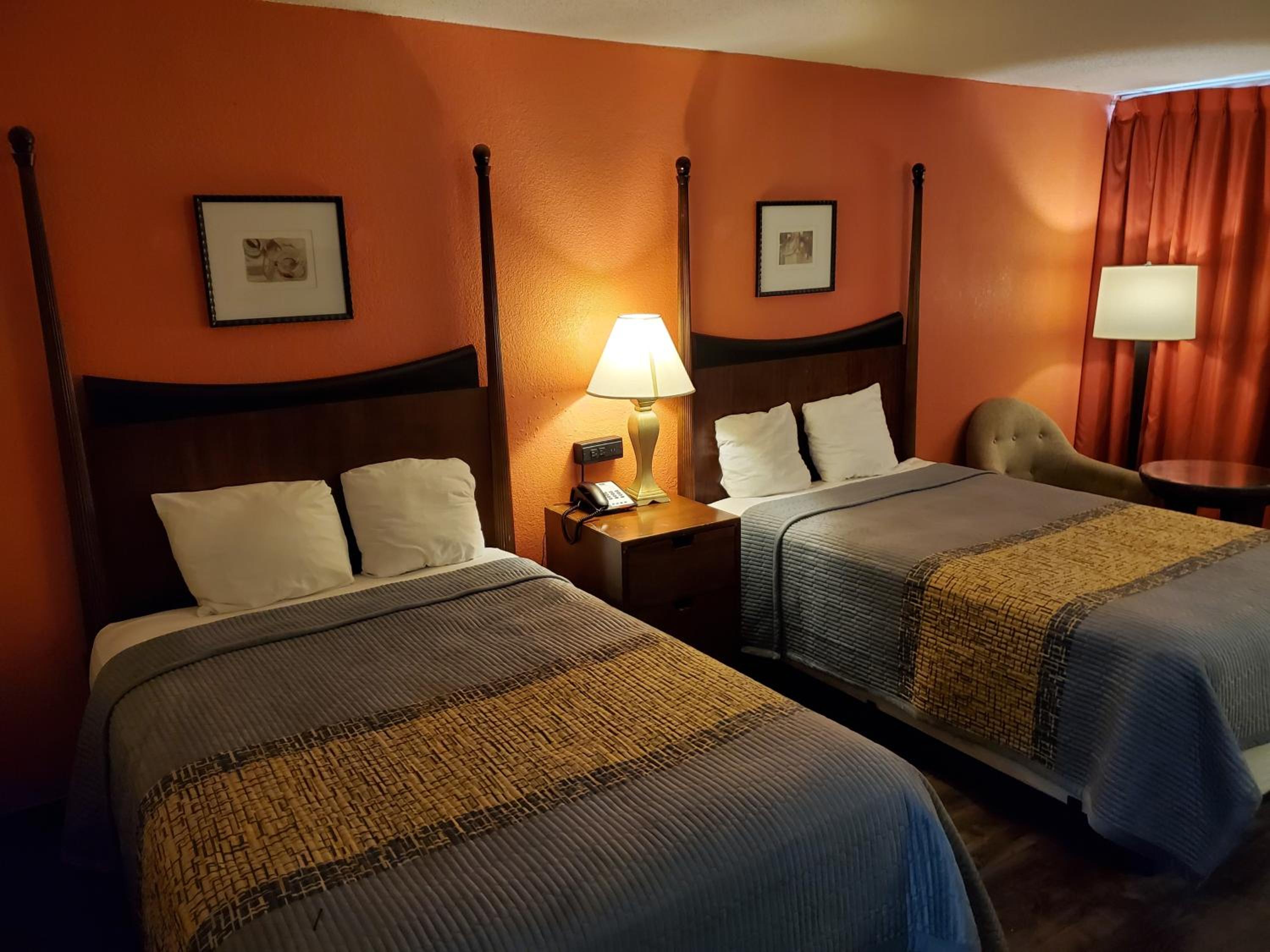 2 Queen Beds Non-Smoking - Photo 2