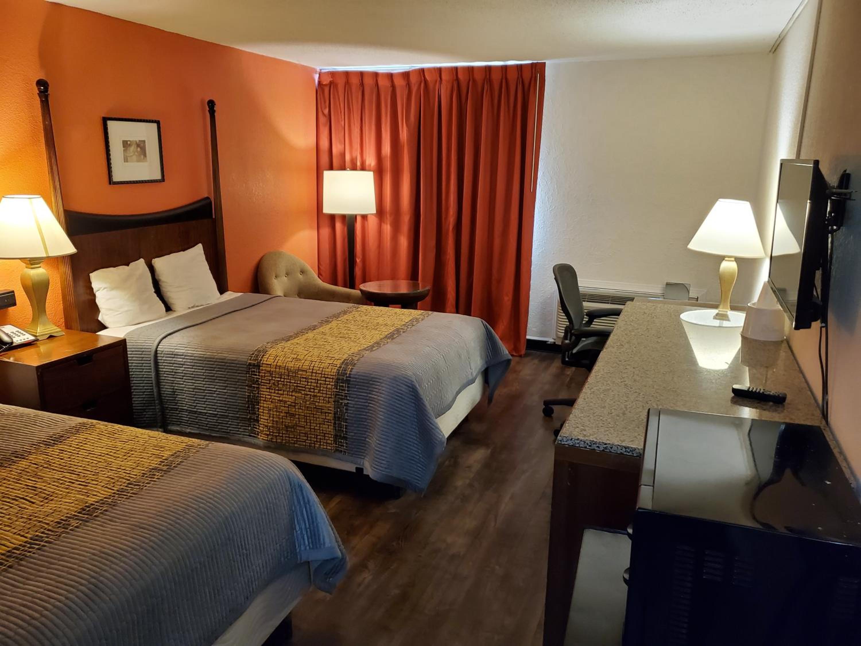 2 Queen Beds Non-Smoking - Photo 10