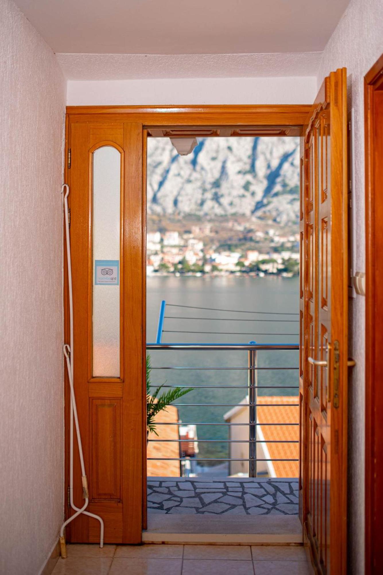 Studio with Balcony and Sea View - Photo 13