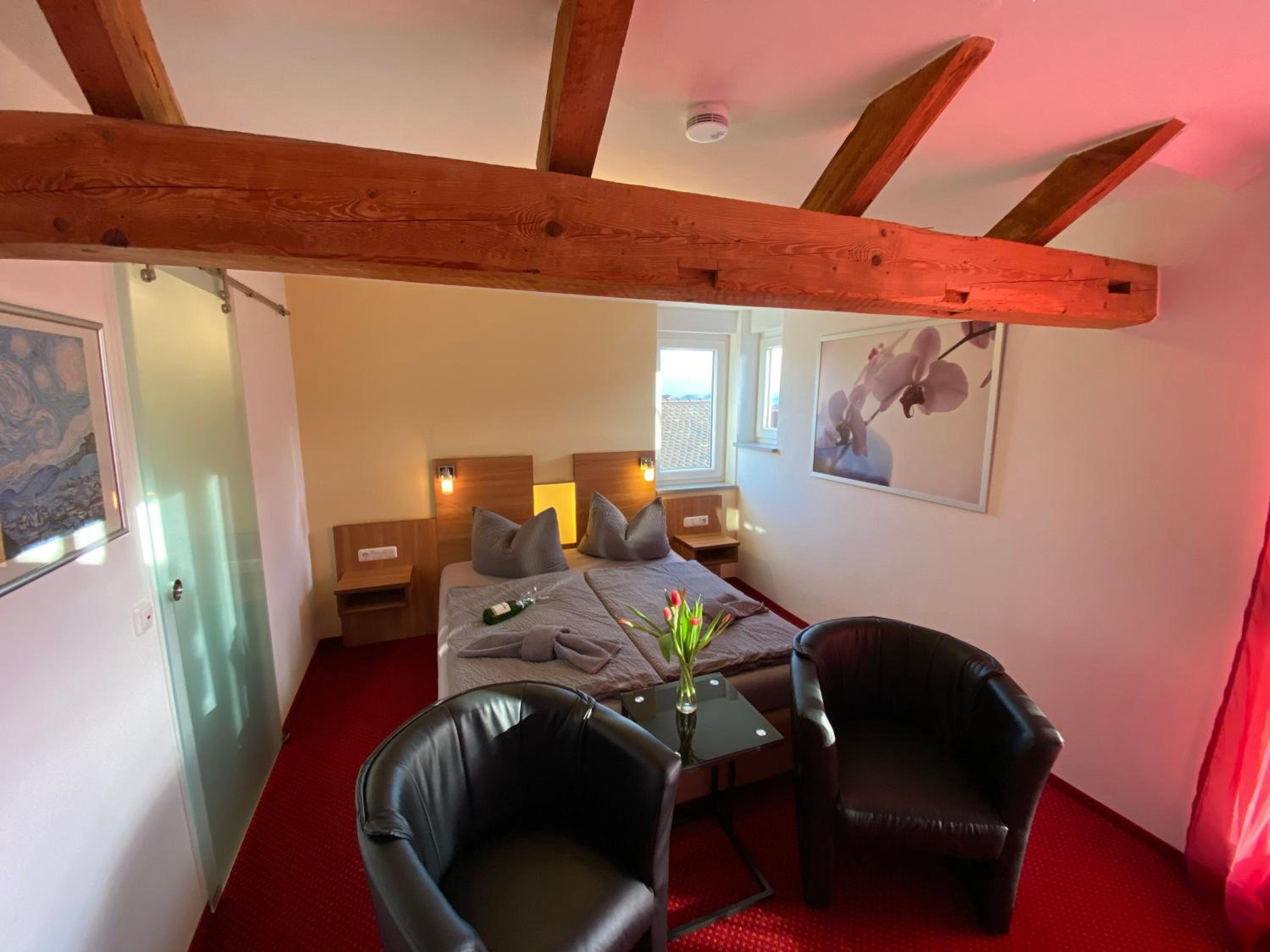 Double Room with Extra Bed, Balcony and Lake View  - Photo 17