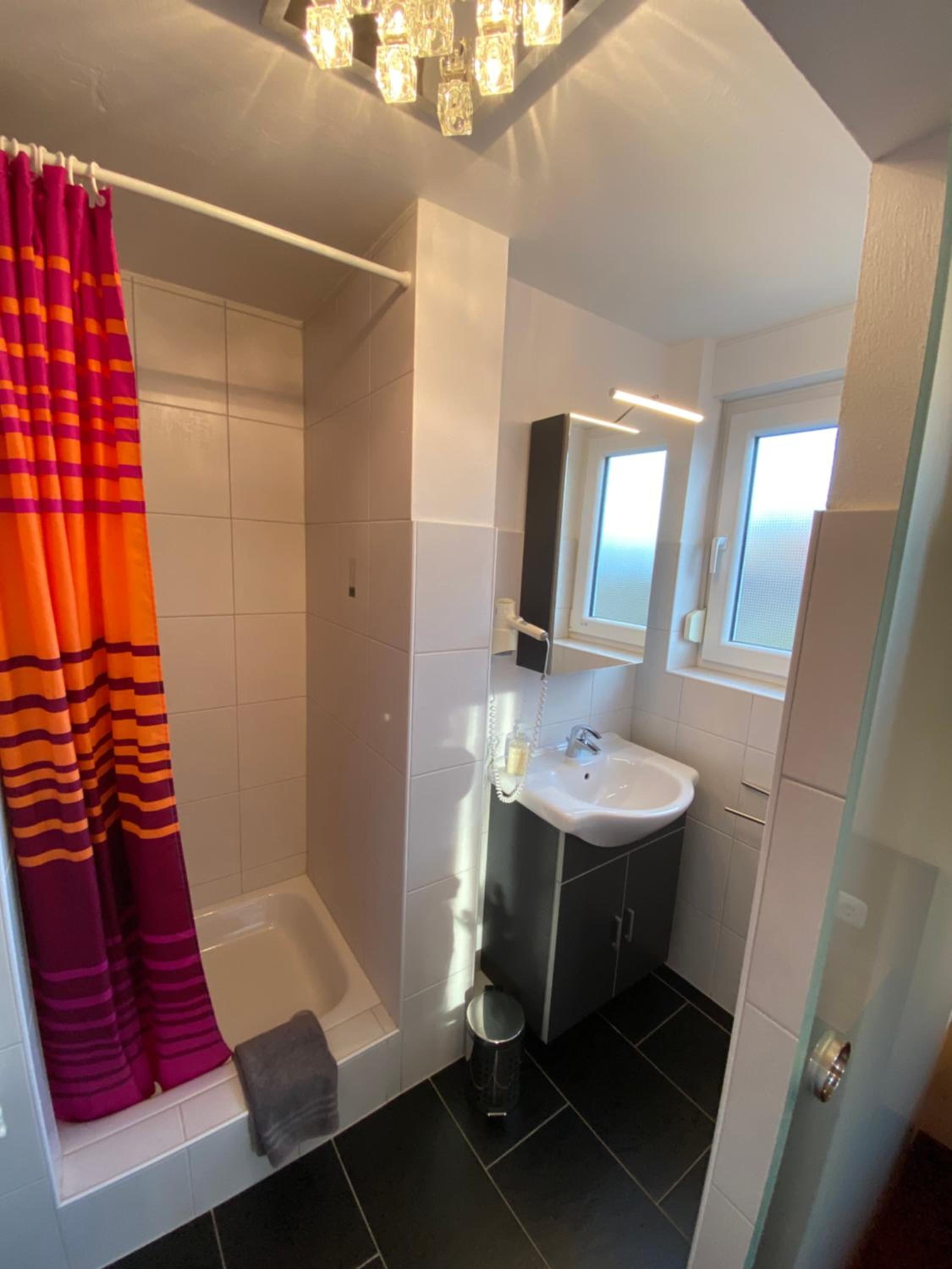 Double Room with Extra Bed, Balcony and Lake View  - Photo 6