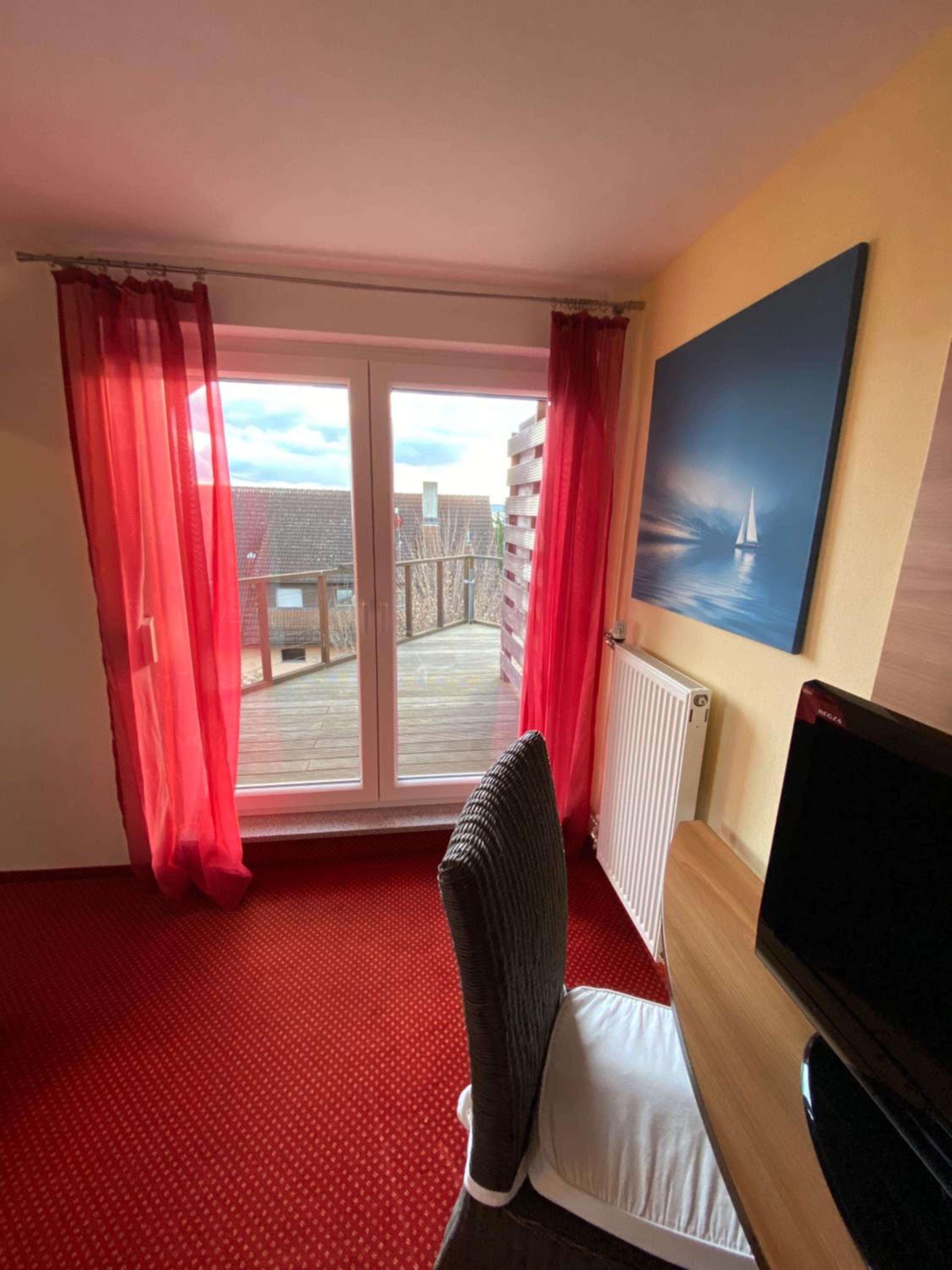 Double Room with Extra Bed, Balcony and Lake View  - Photo 20