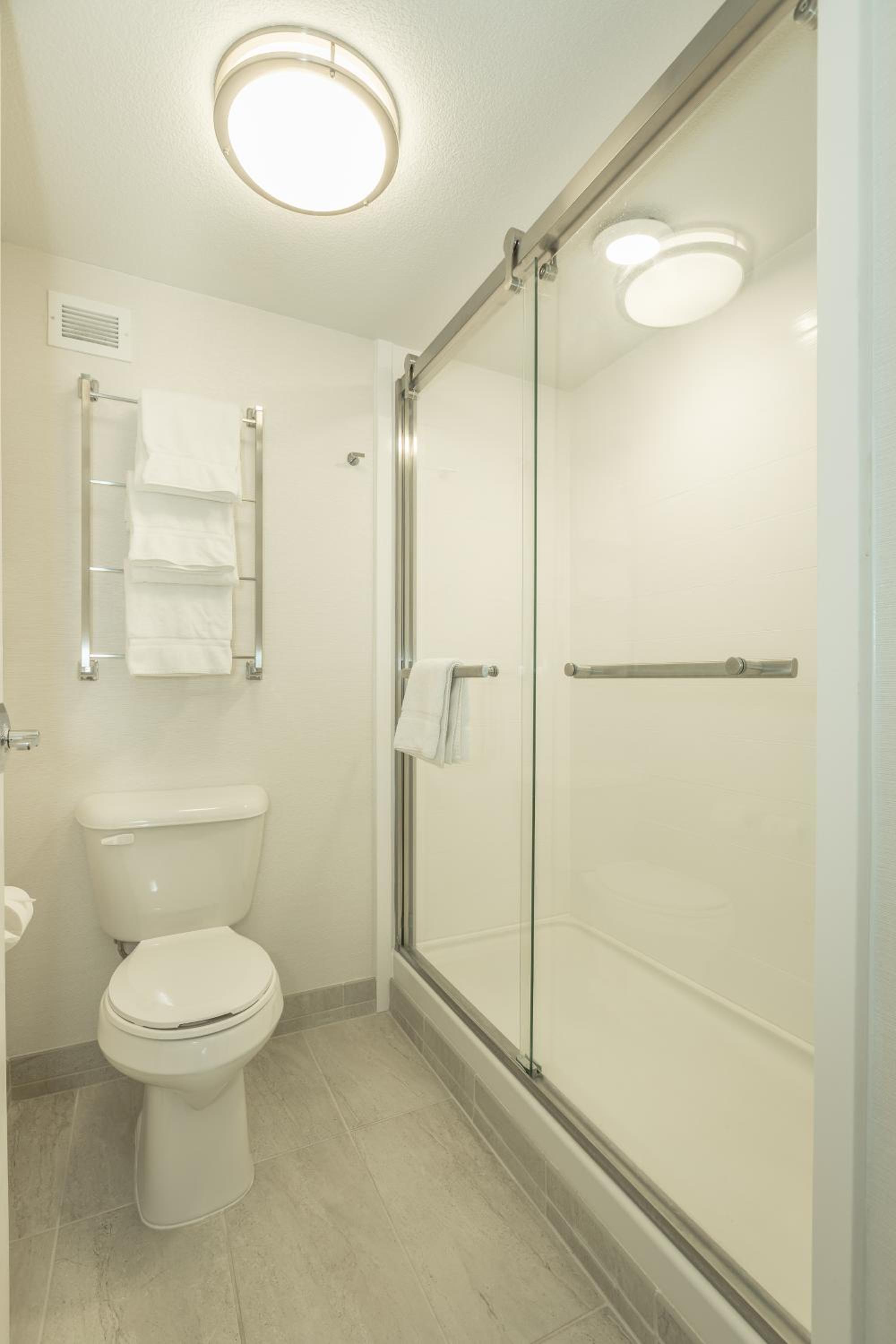 King Room - Mobility Access Tub - Non-Smoking photo 2