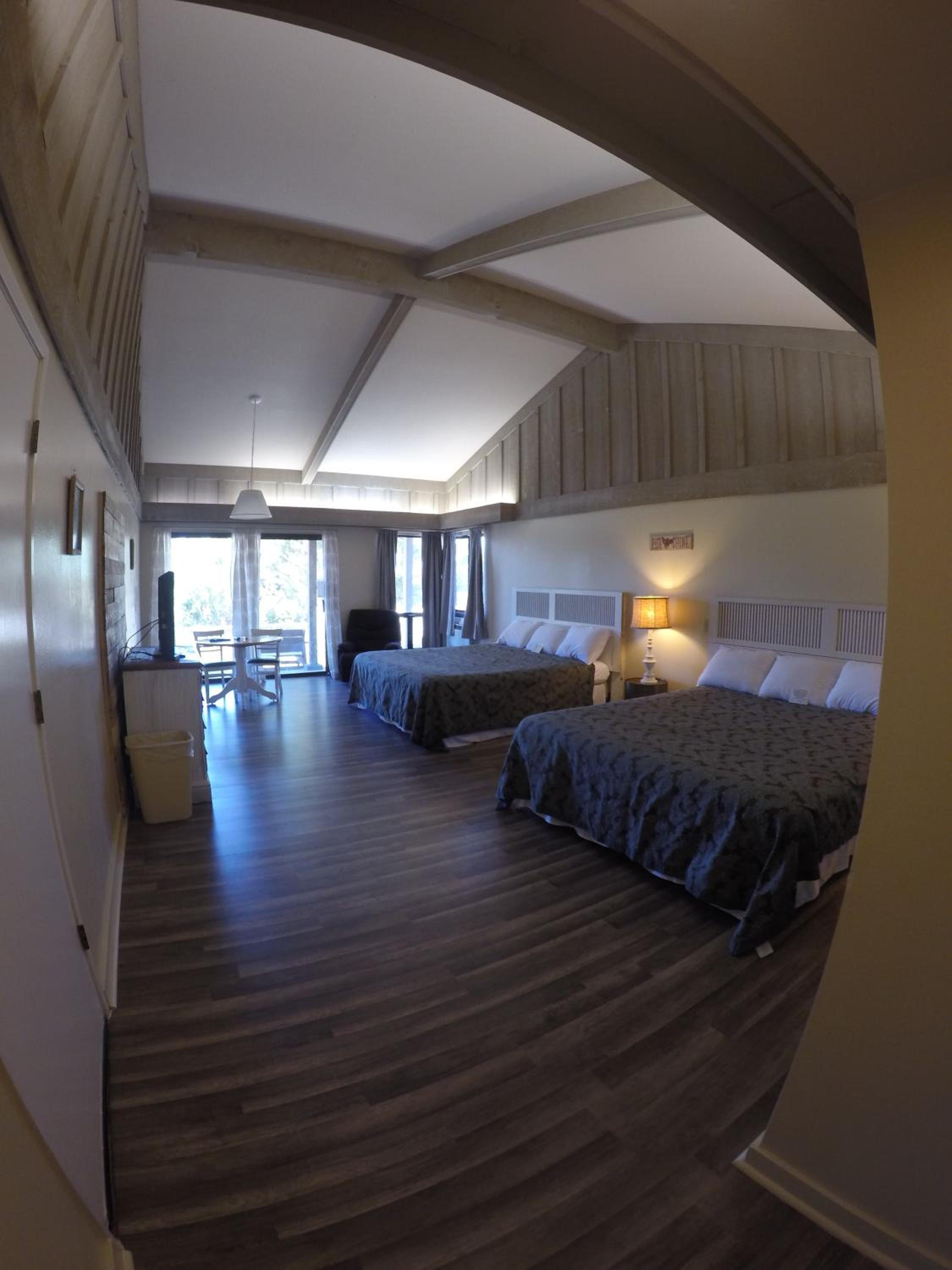King Room with Two King Beds photo 3