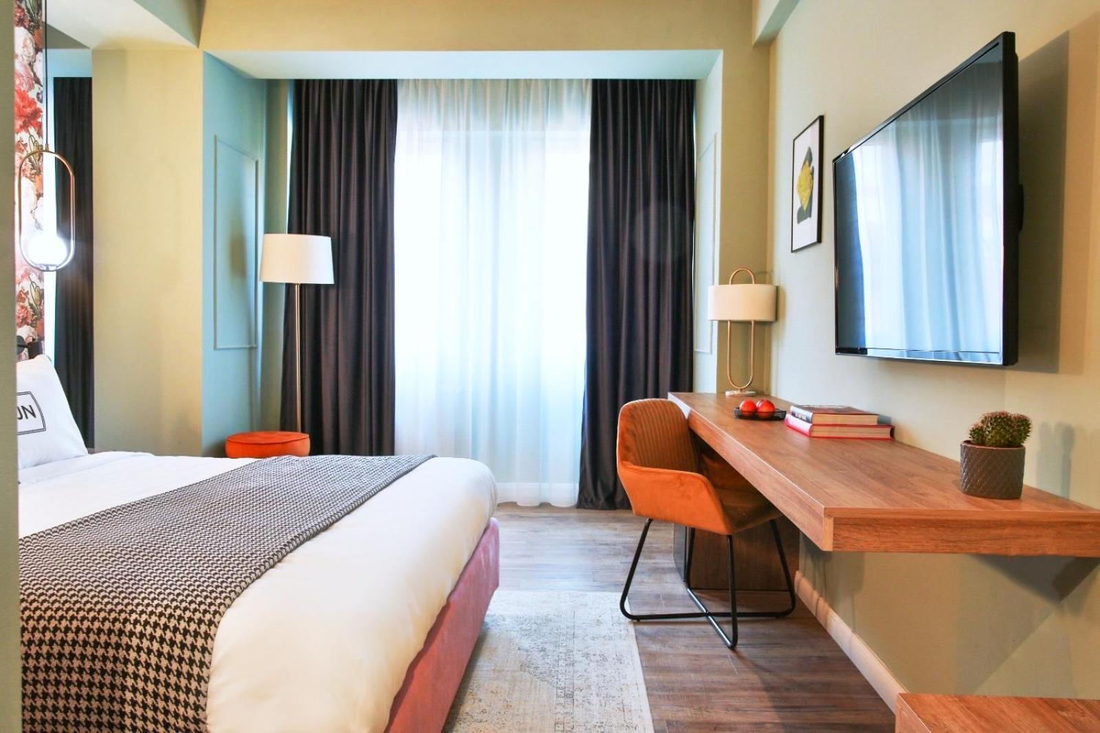 Large Twin Room - Photo 13