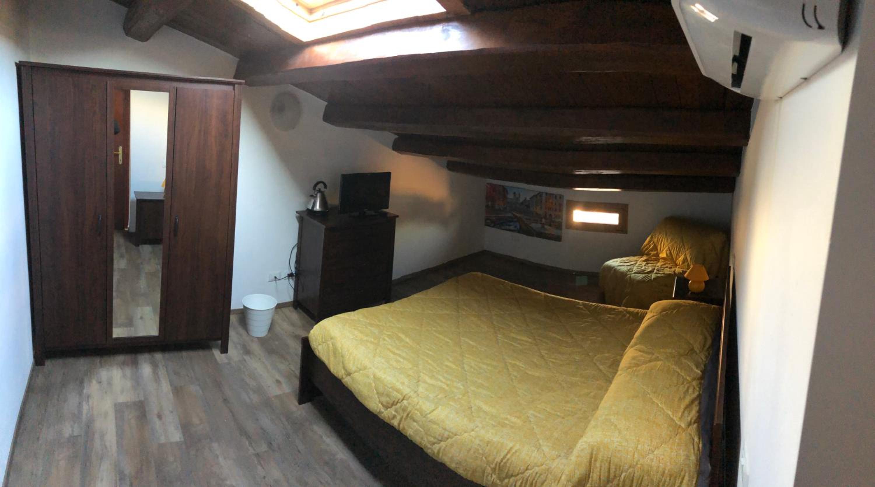 Double Room with Private External Bathroom photo 2