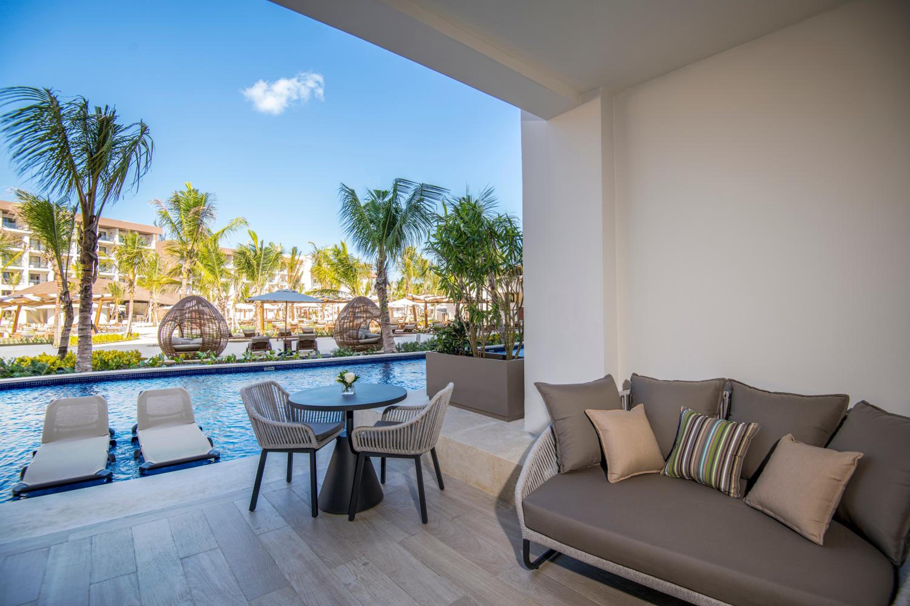 Junior Suite with Double Bed - Swim Up (Adults Only)