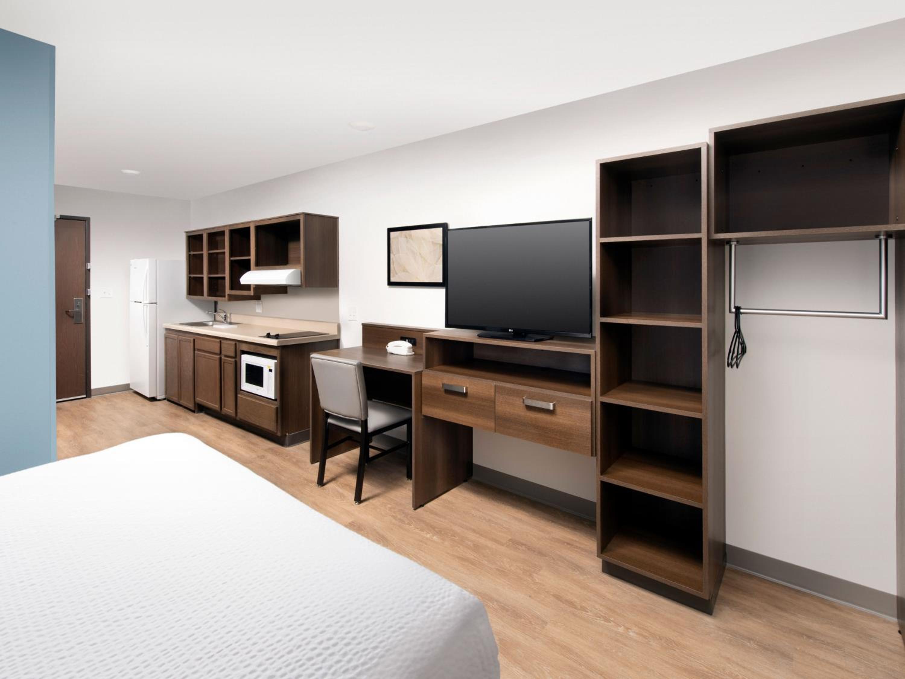 Queen Room  with Roll-In Shower - Disability Access/Non-Smoking photo 1