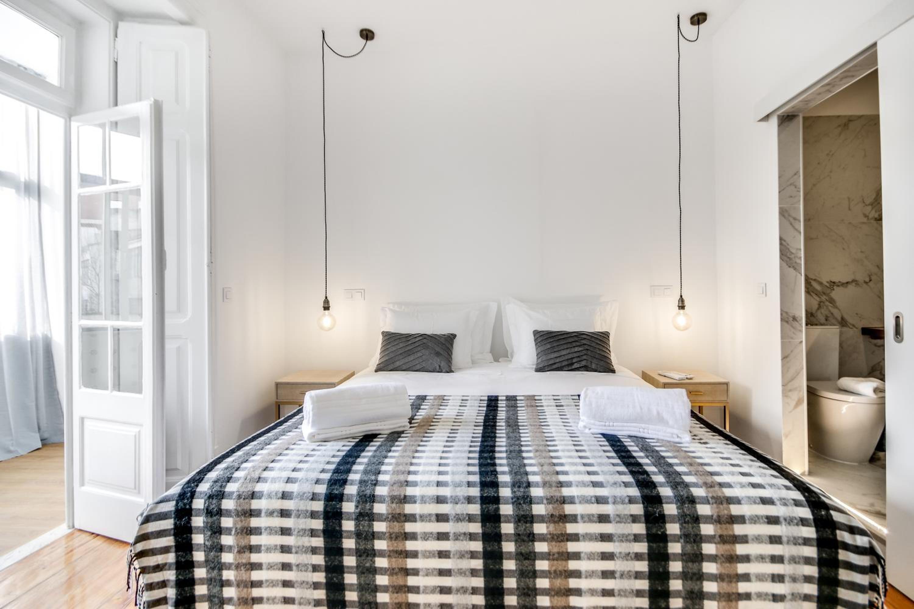 Superior Double or Twin Room with Pool View - Photo 8