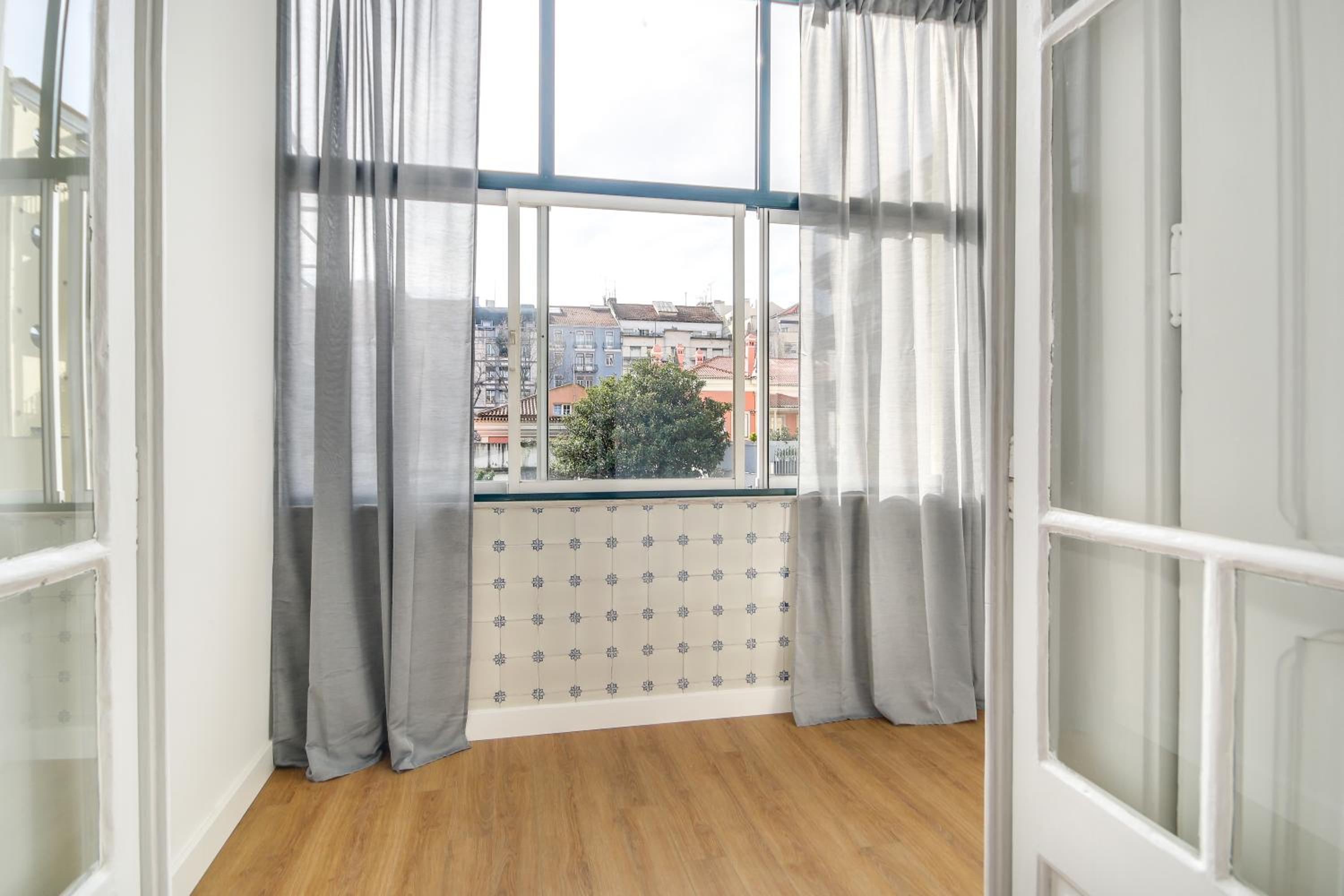 Superior Double or Twin Room with Pool View - Photo 7