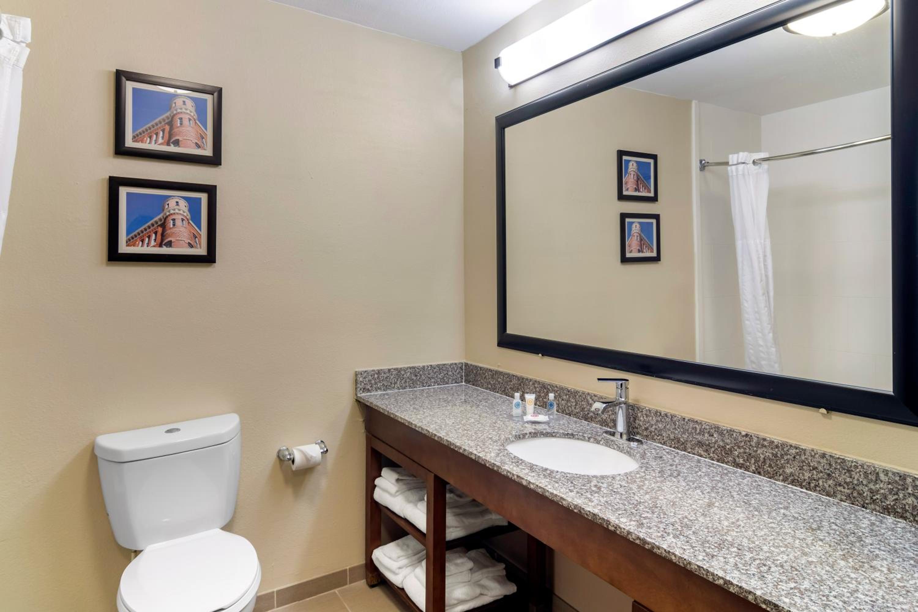 King Room - Non-Smoking - Photo 5