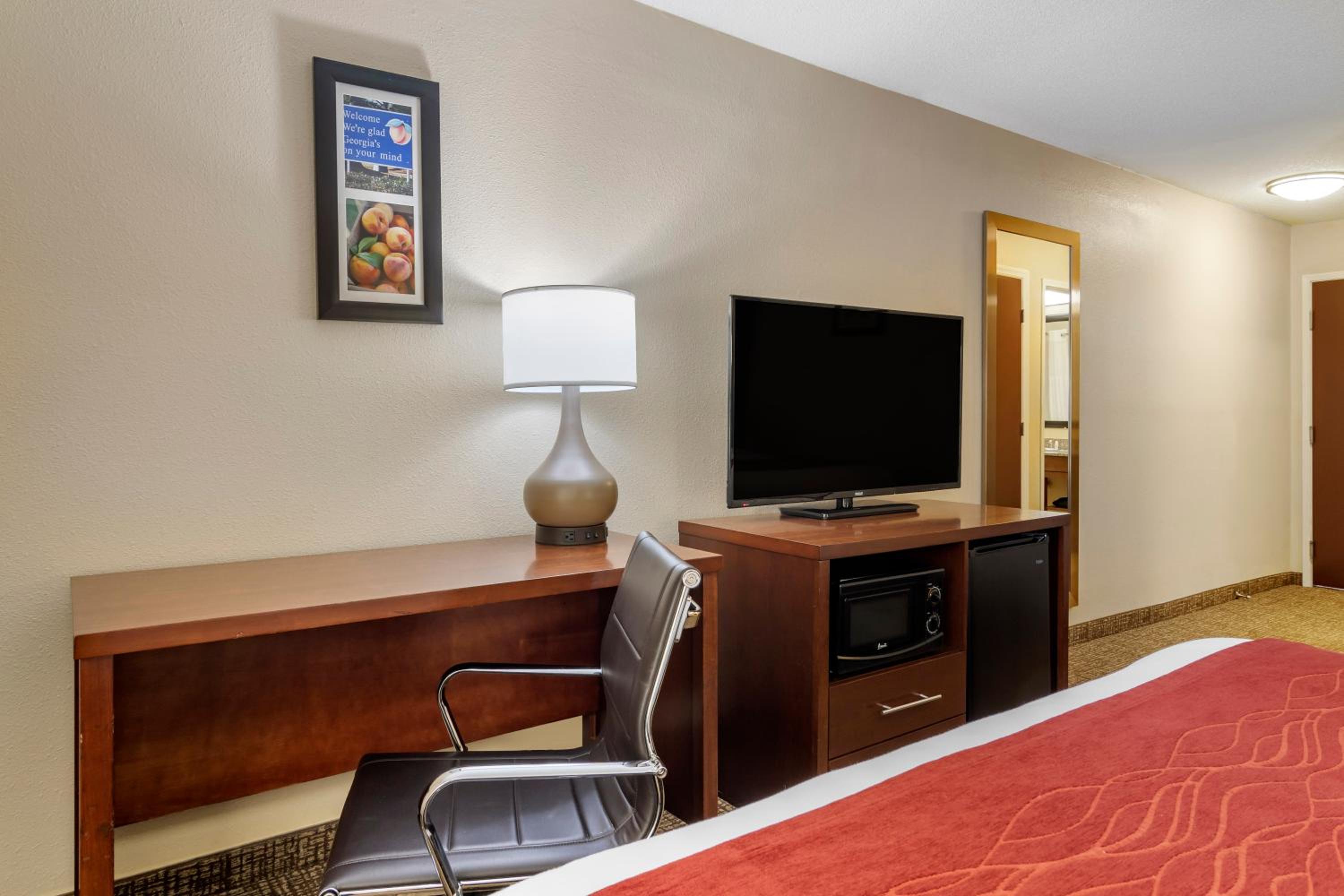 King Room - Non-Smoking - Photo 10