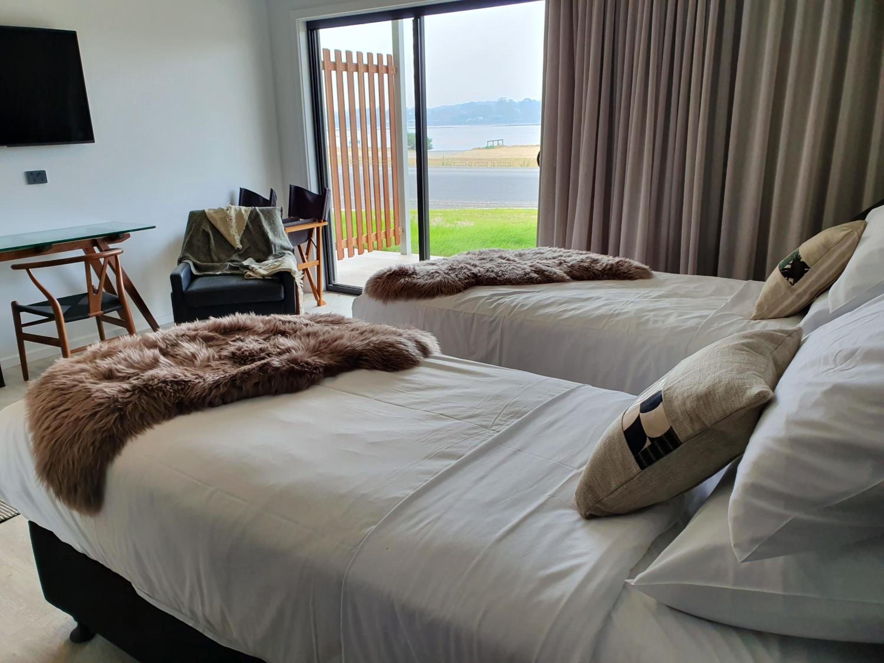 Deluxe King Room with River View - Photo 1