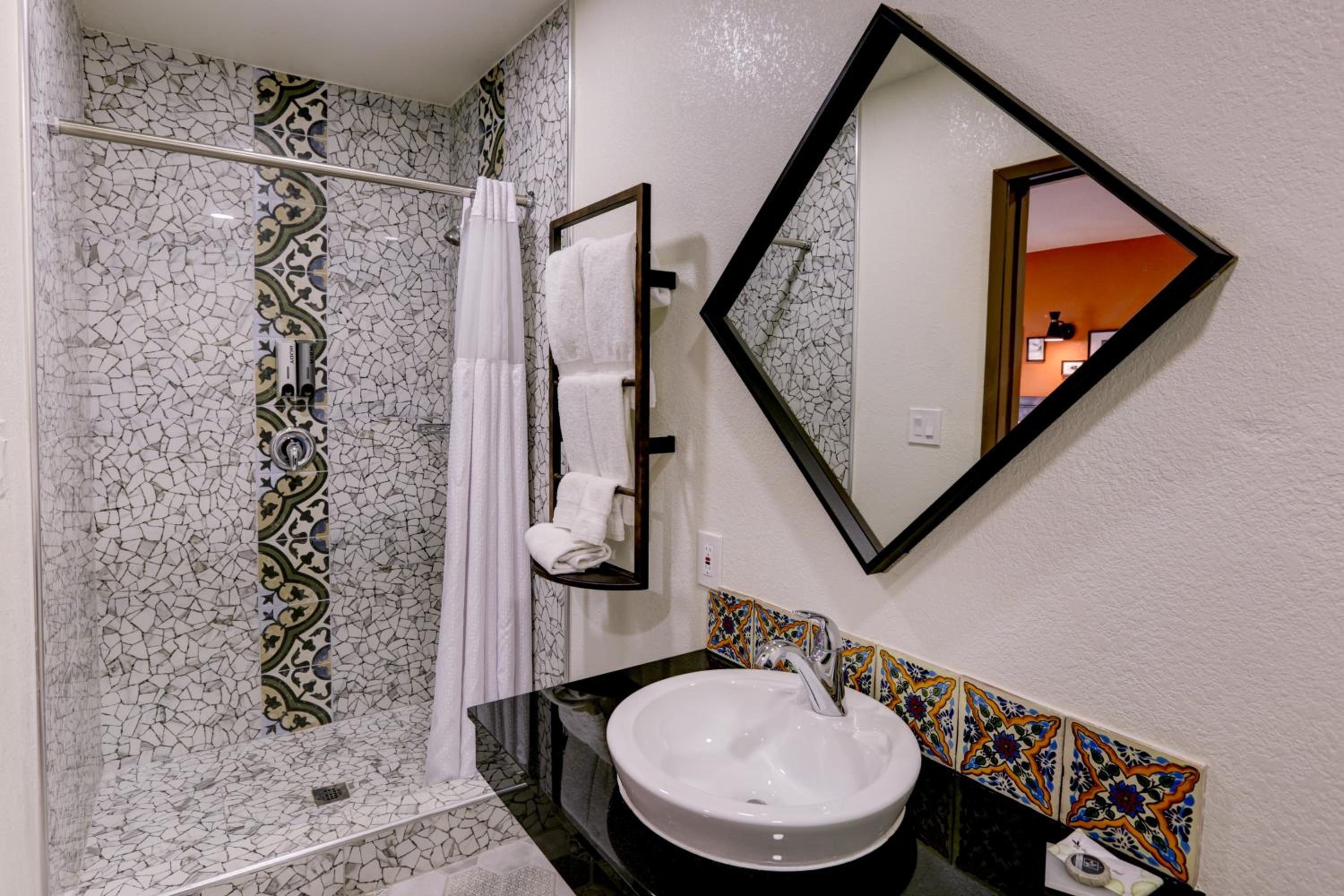 Deluxe King Room photo 2
