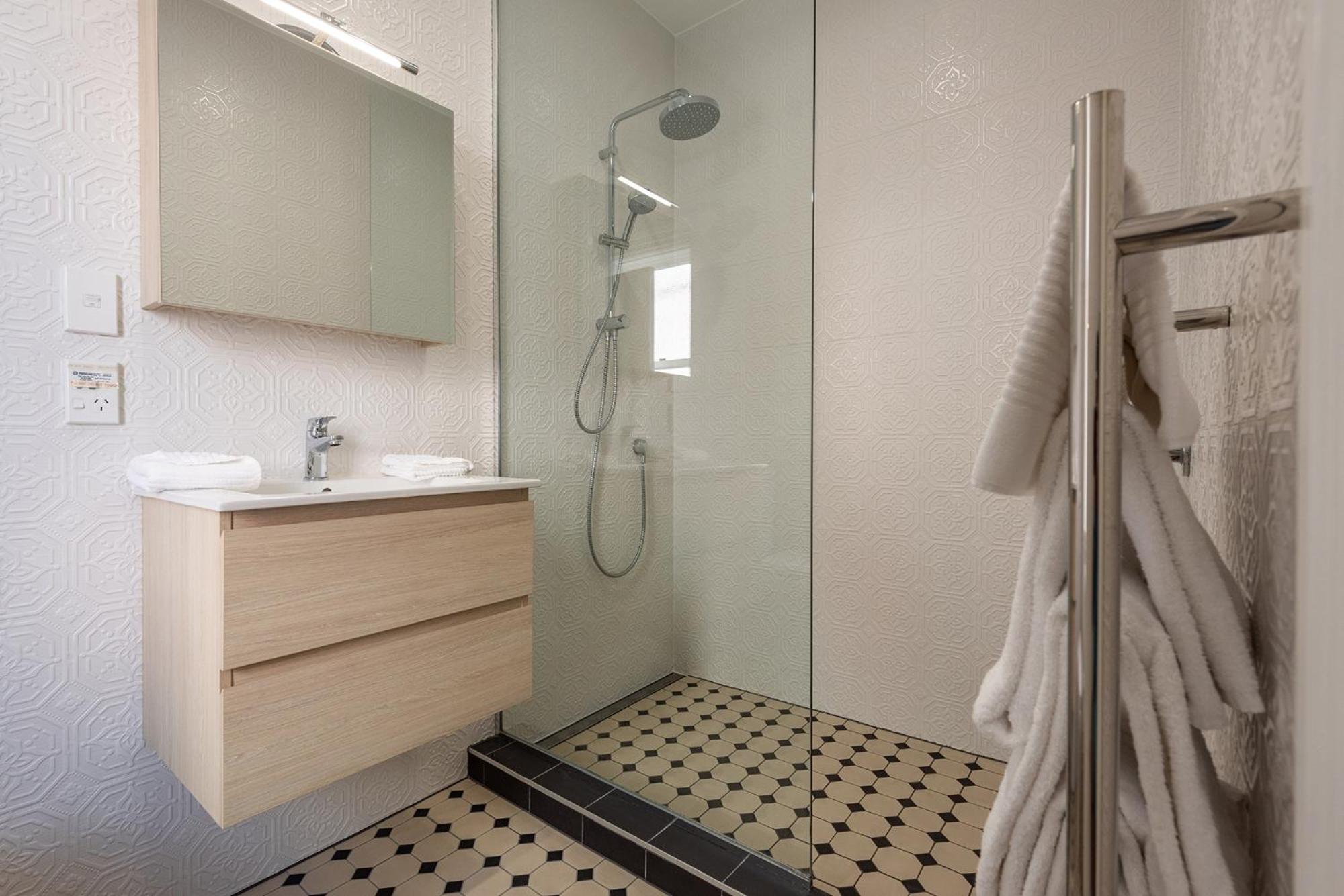 One-Bedroom Family Suite photo 3