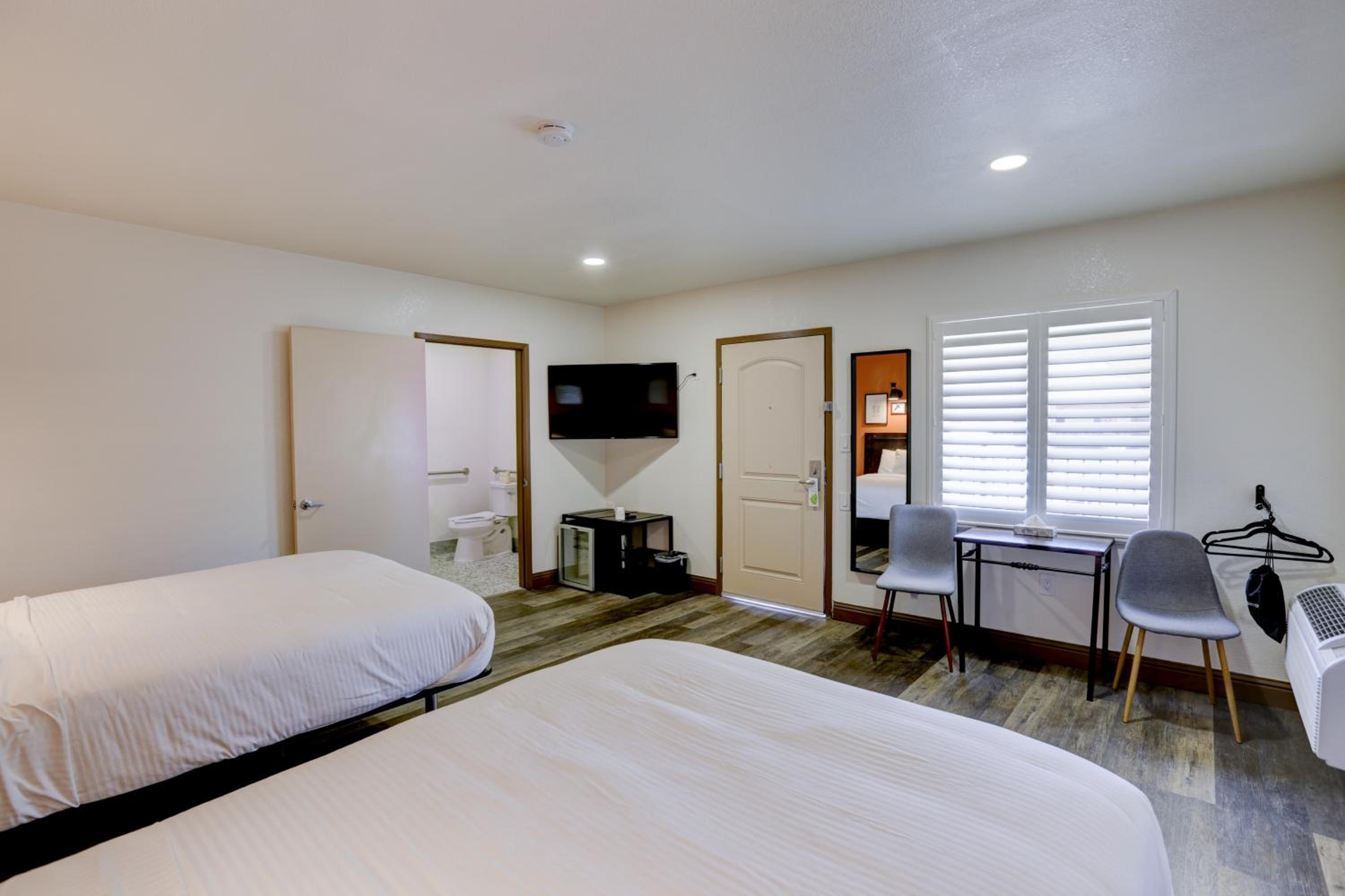 Double Room - Disability Access photo 3