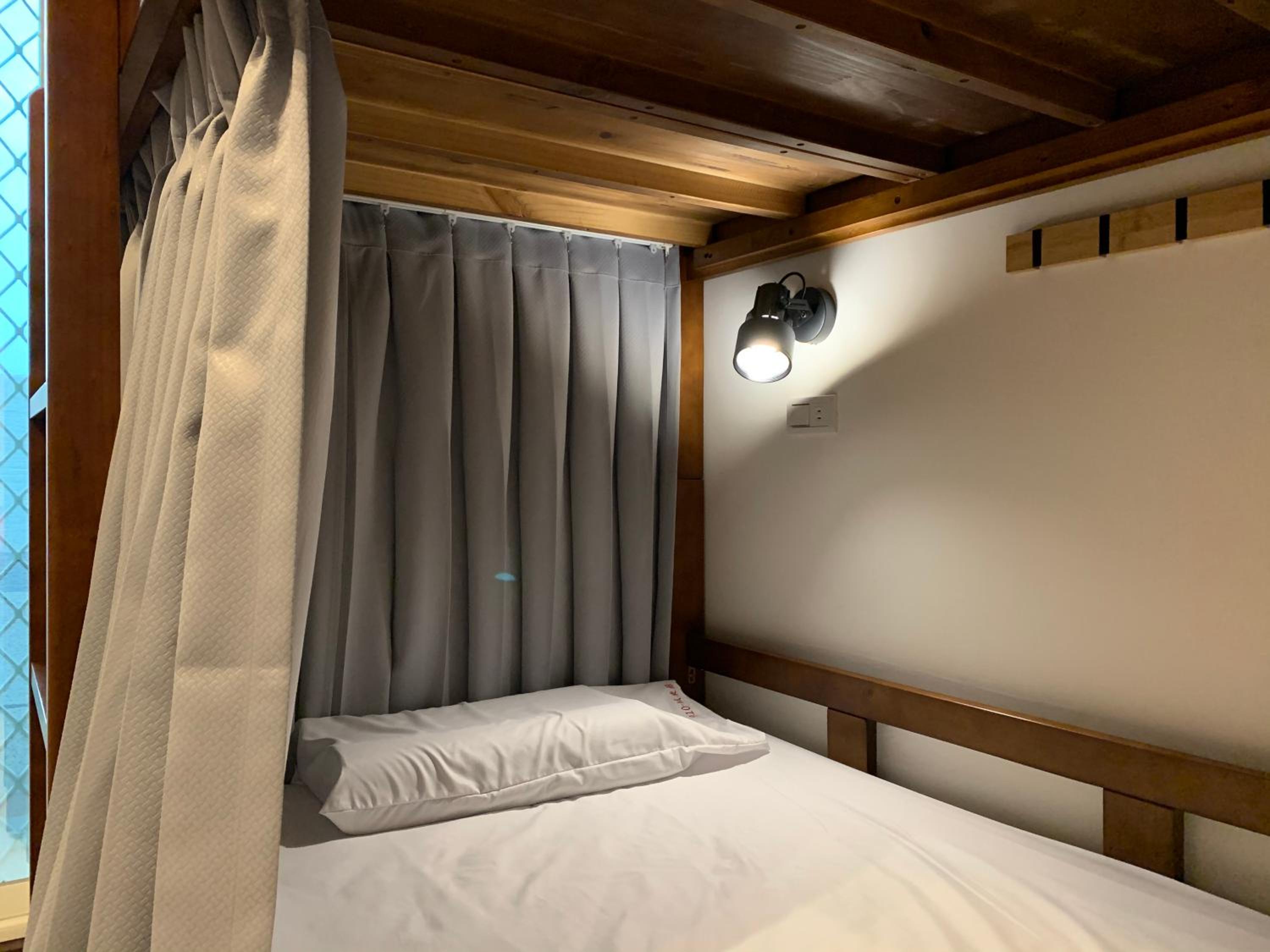Bed in 6-Bed Mixed Dormitory Room photo 2