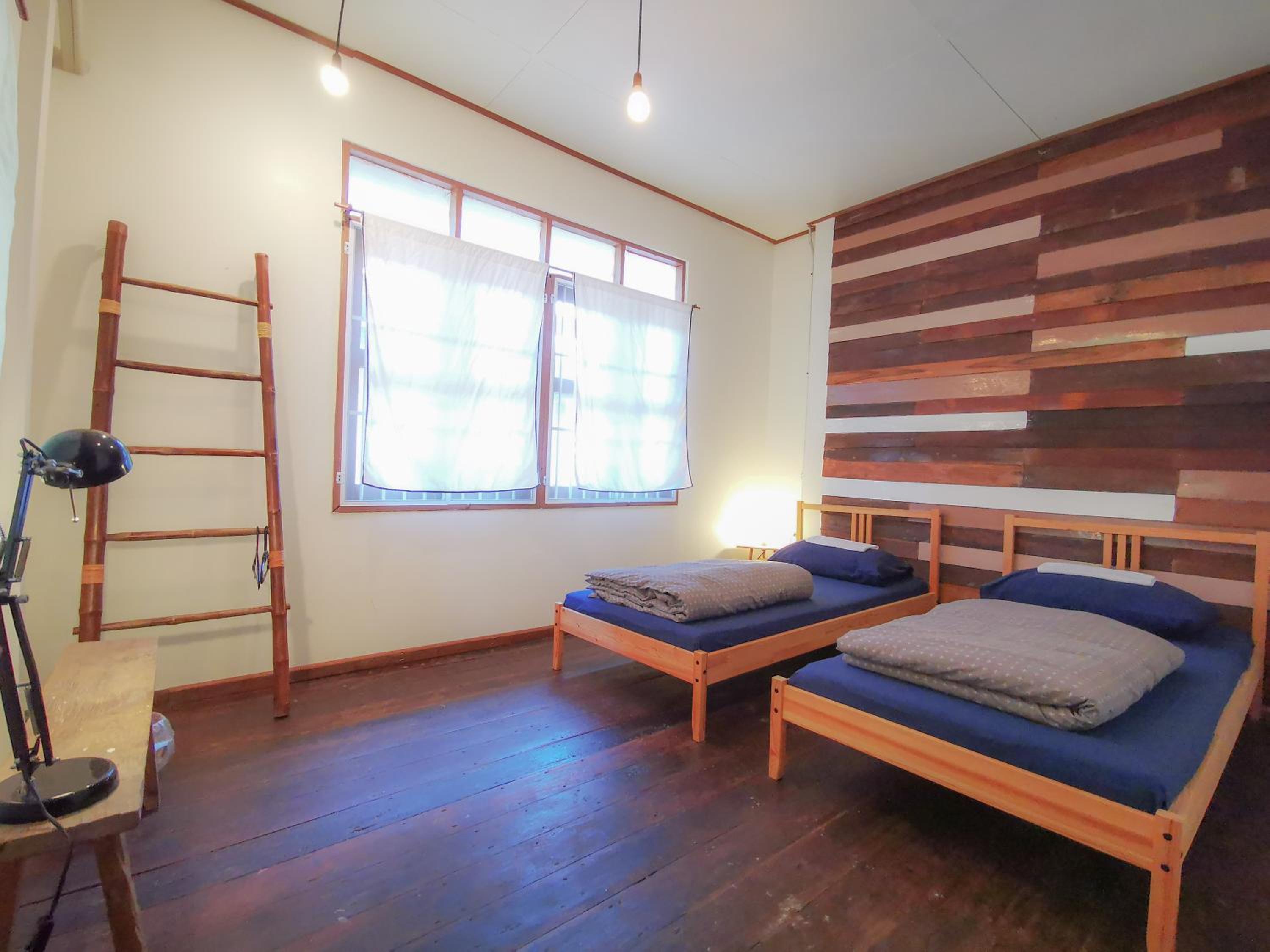 Budget Twin Room - Photo 8