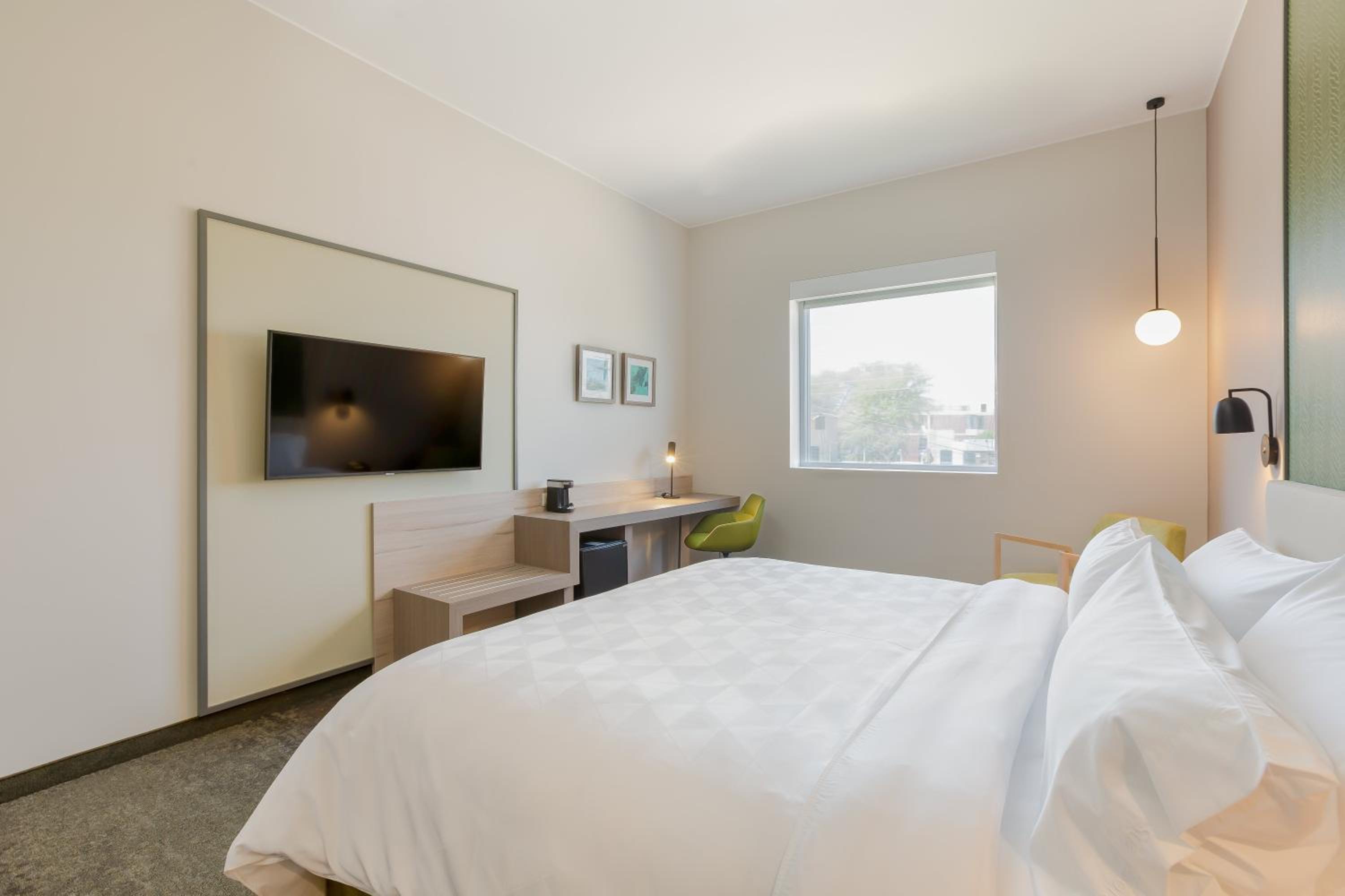 Standard King Room - Photo 3