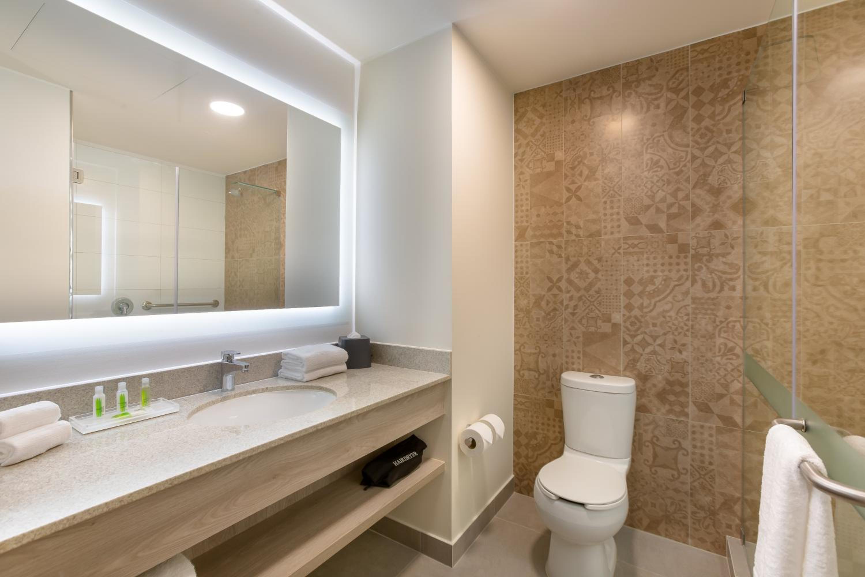 Standard King Room - Photo 4