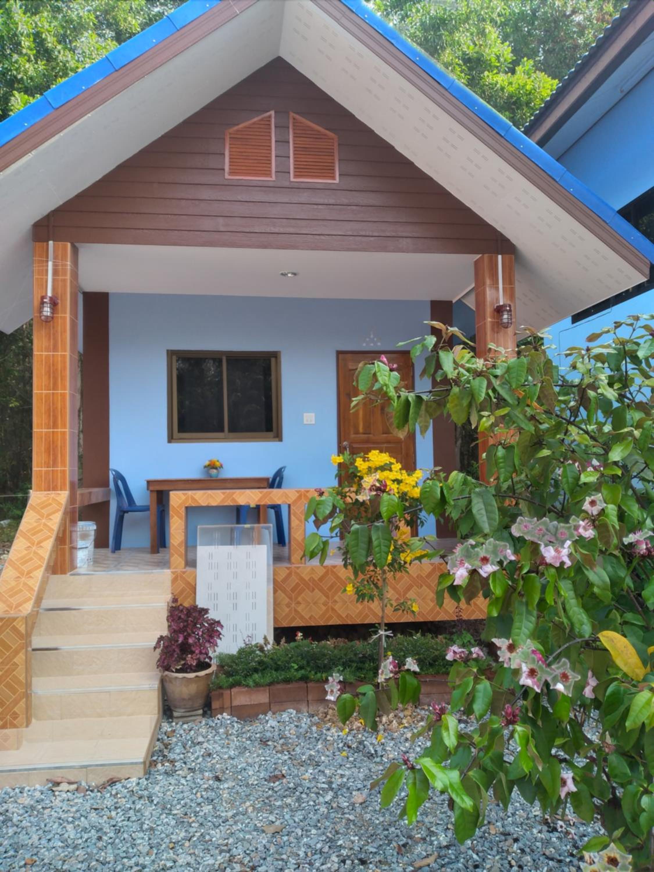 Quadruple Room with Private Bathroom - Photo 25
