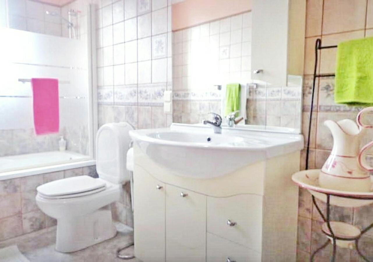 Three-Bedroom Villa photo 2