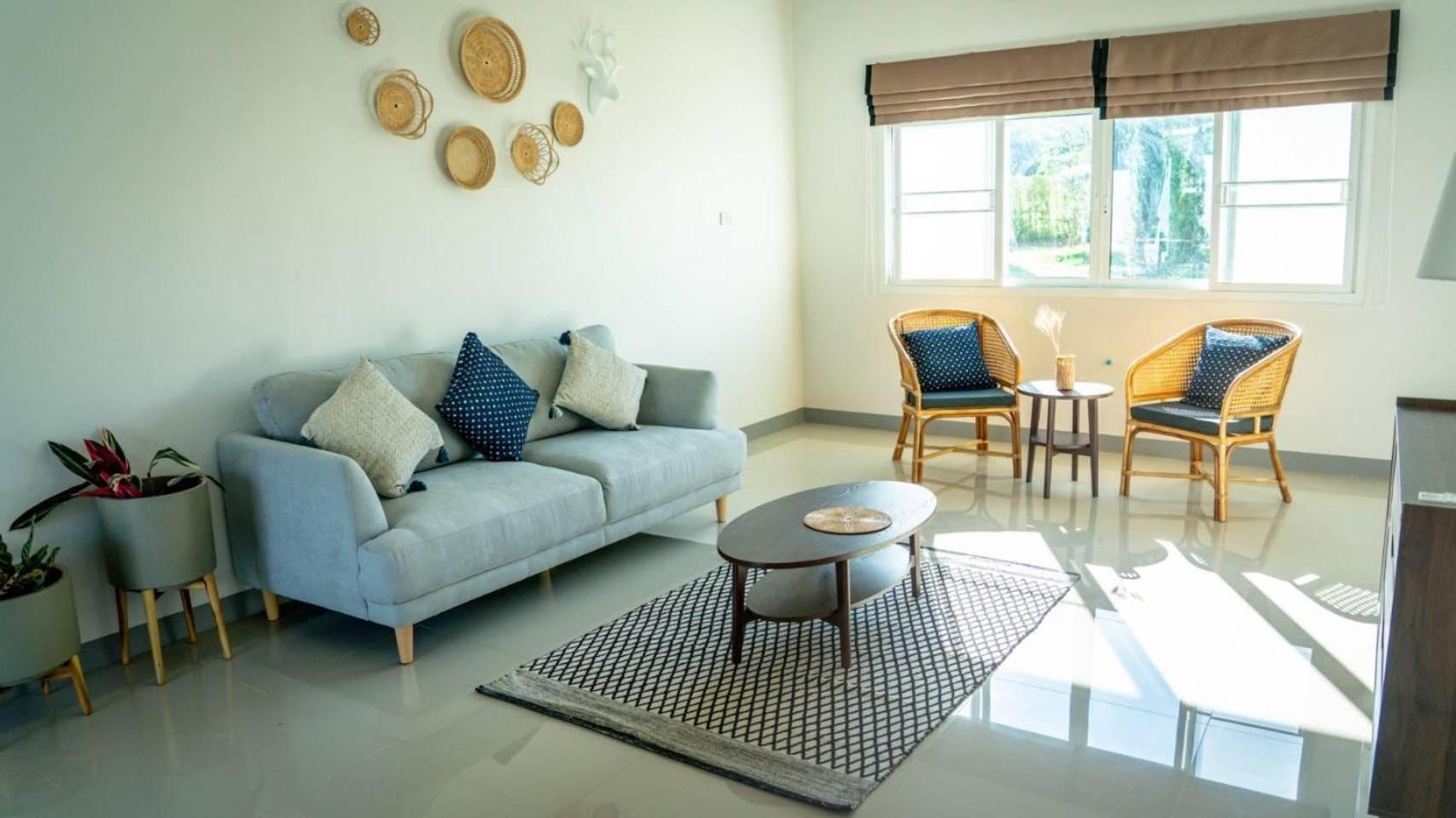 Twin Room with Bathroom and Shared Living Room photo 2